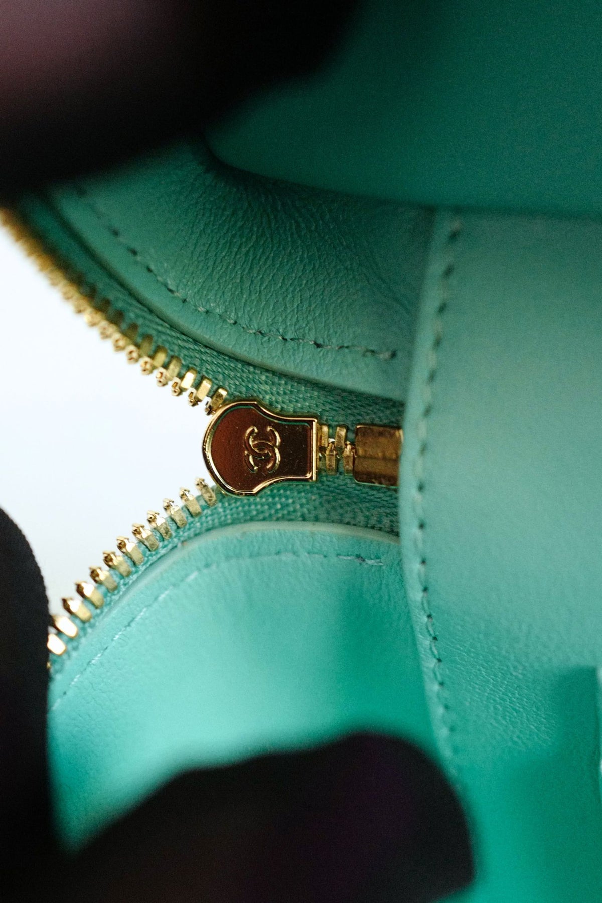 NEW Chanel 26K Vanity with Chain Turquoise Croc Embossed Iridescent Calfskin GHW