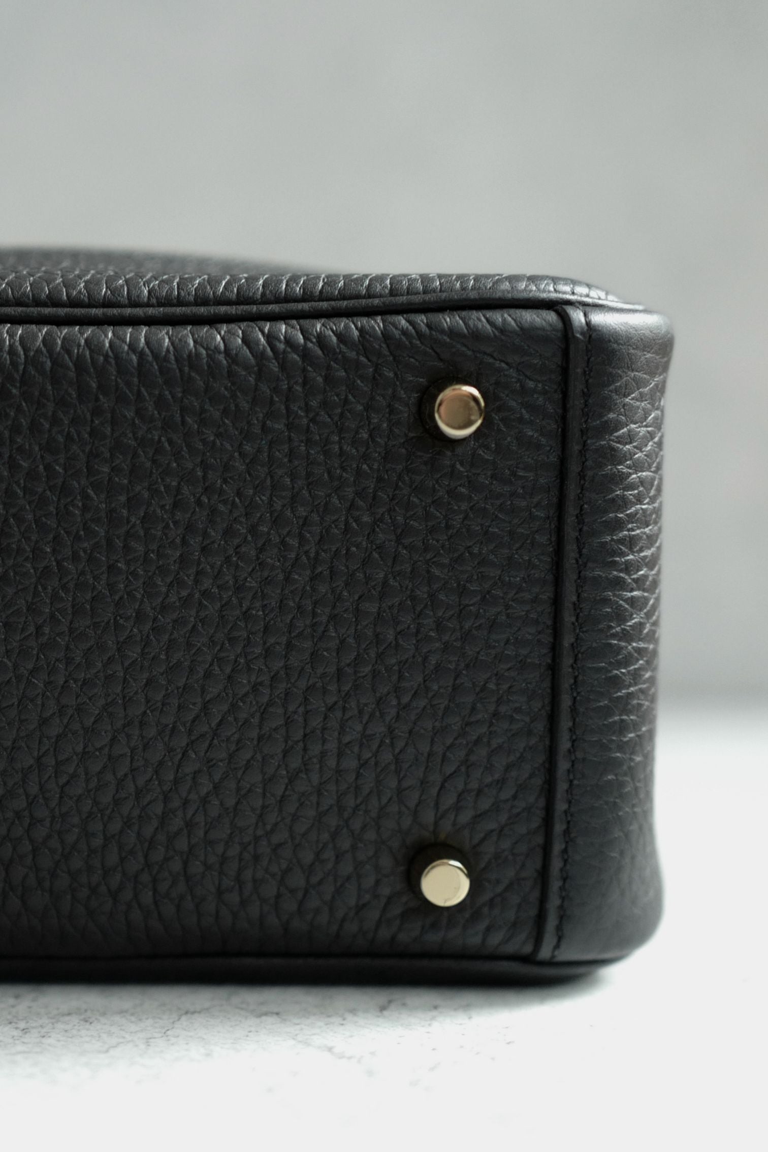 Brand New Hermès Mini Lindy Black Noir Clemence Gold Hardware U 2023