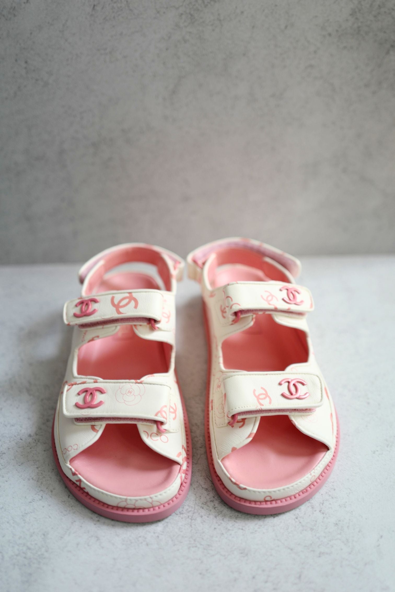 BNIB Chanel Dad Sandal 23A Monogram CC Logo In White/Pink Pink CC Logo