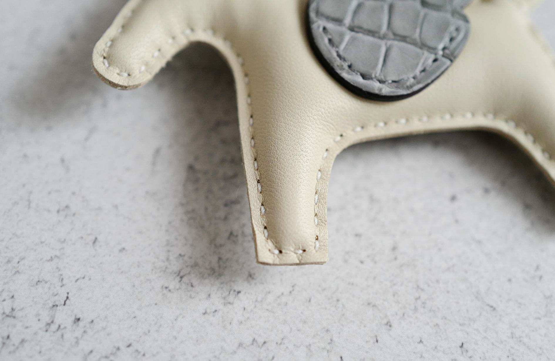 Hermès Rodeo PM Pegase Touch Bag Charm Craie Milo Lambskin & Gris Matte Alligator