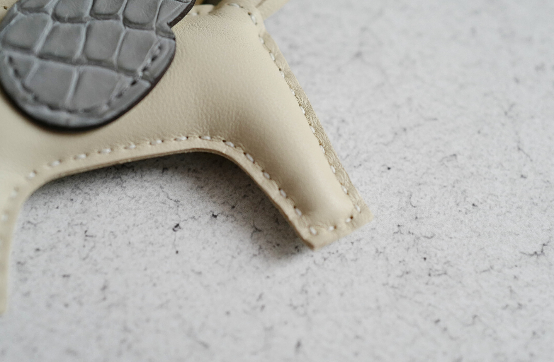 Hermès Rodeo PM Pegase Touch Bag Charm Craie Milo Lambskin & Gris Matte Alligator