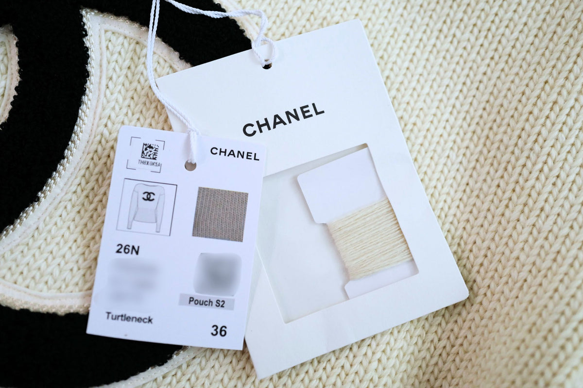 NEW Chanel 26N Pullover Sweater Wool & Cashmere Ecru Black CC Logo Size 36