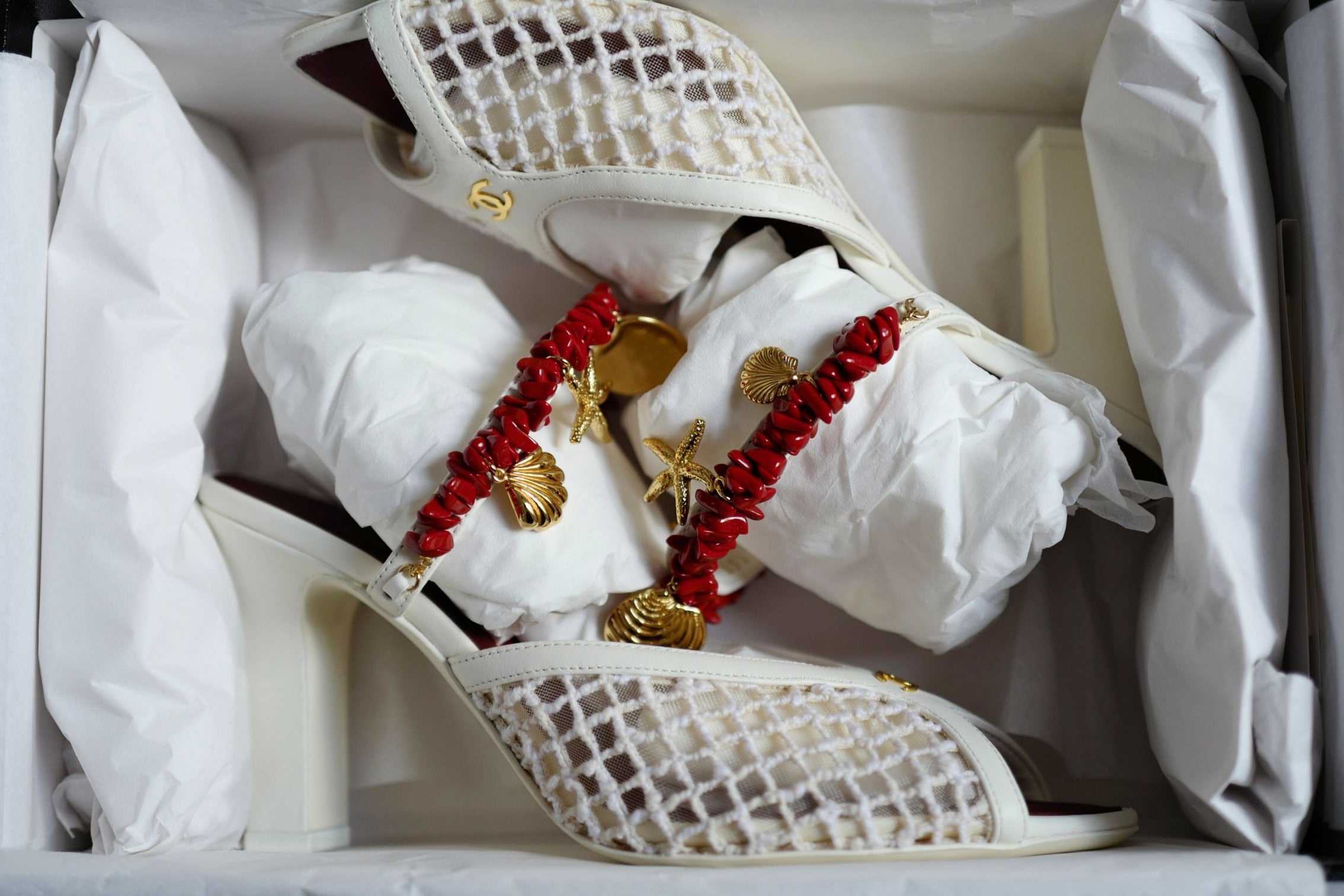 Chanel 26M Coco Beach Mules Ivory Mesh/Cotton/Lambskin/Resin/Metal Size 38