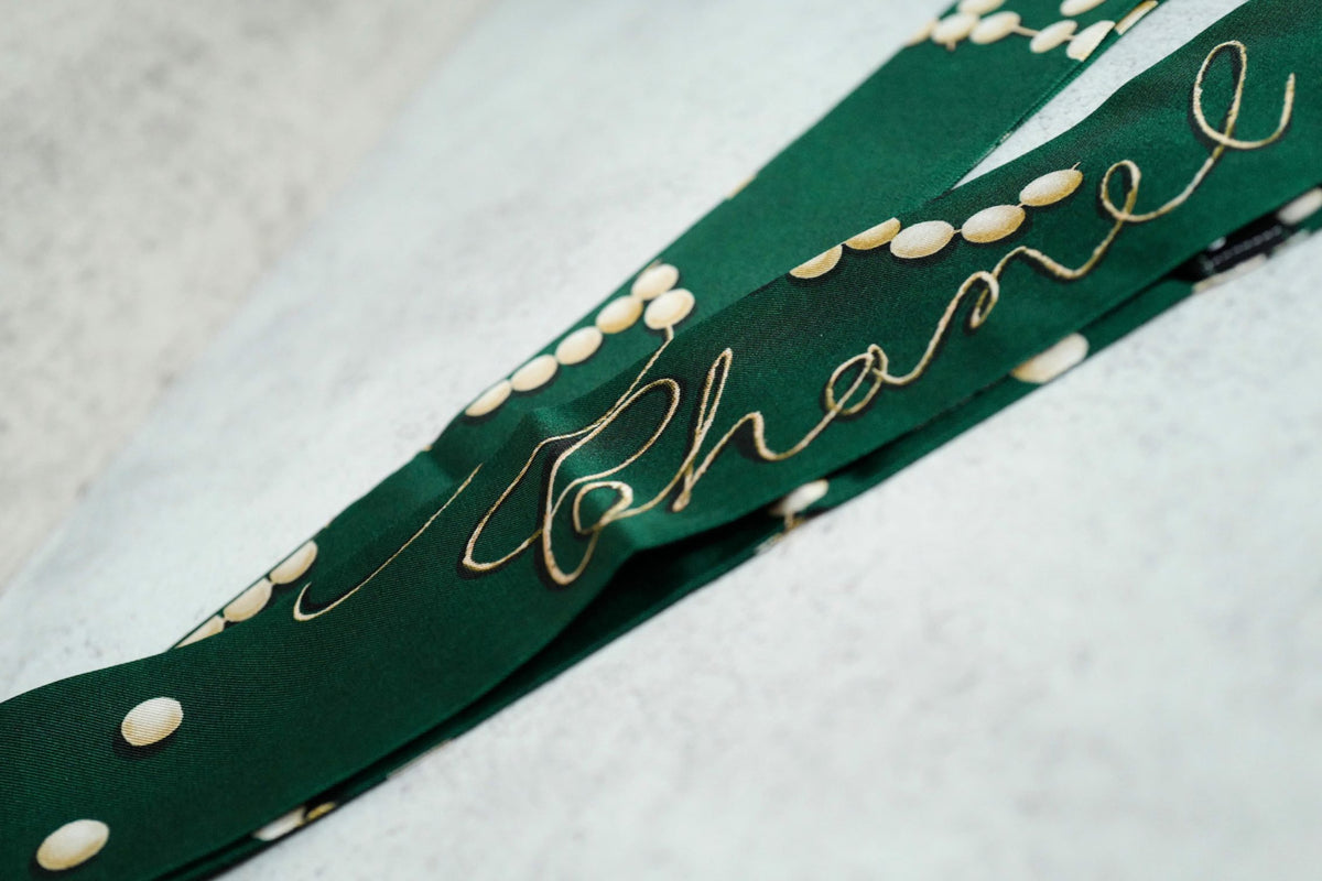 New Chanel 26K Matthieu Blazy's Slim Bandeau Silk Twill Vert/Ecru/Black Pearl Accents