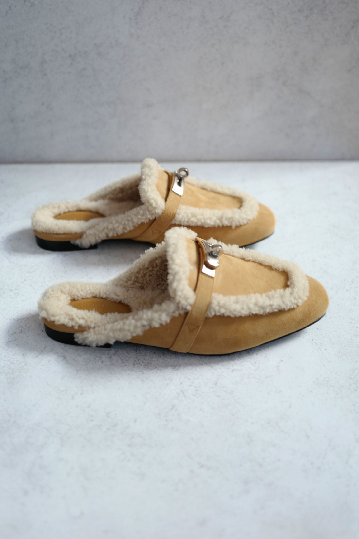 BNIB Hermes Oz Mule Shearling Miel / Ecru Suede Palladium Hardware size 38