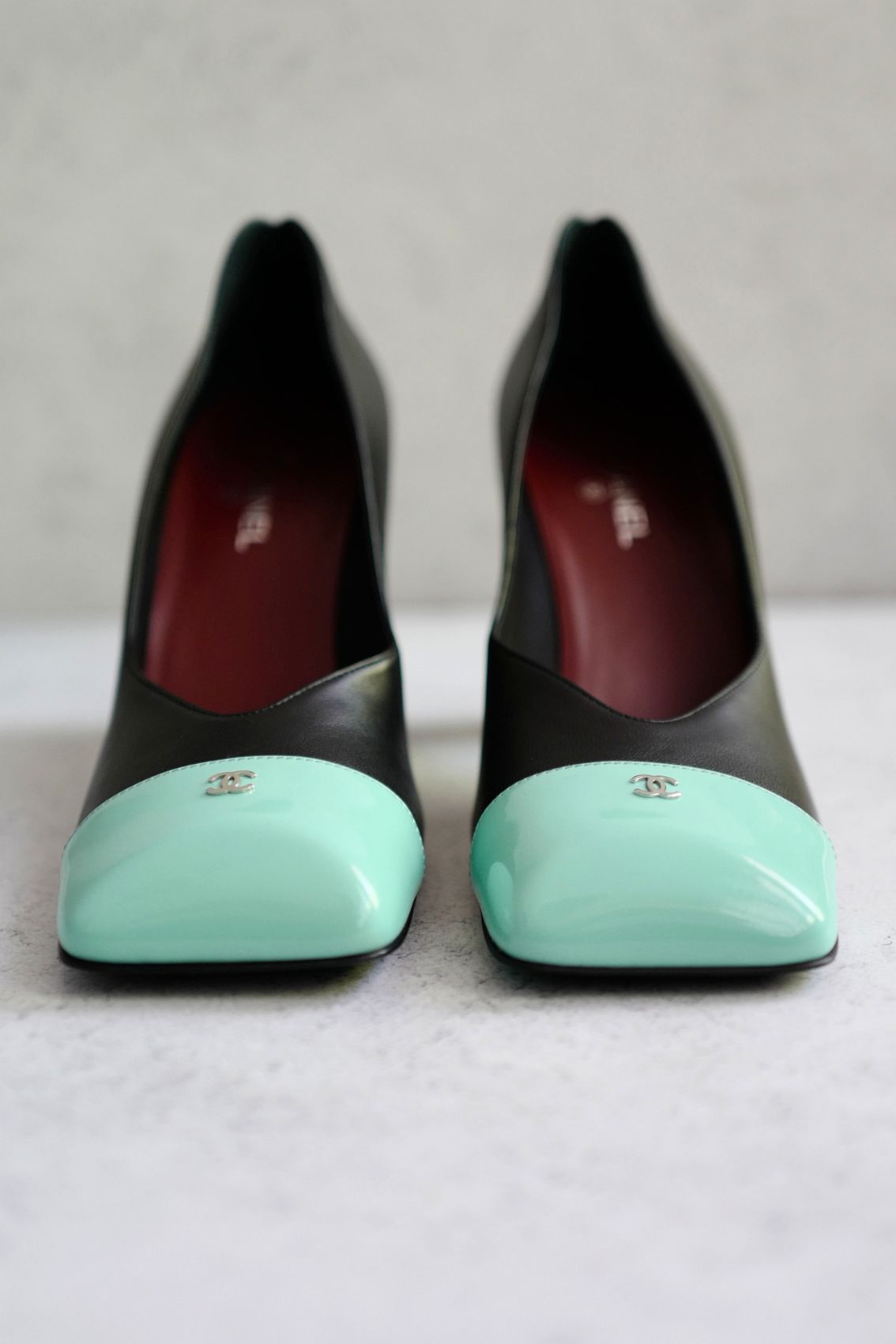 Chanel 26S Pumps Matthieu Blazy's Black/Green Lambskin Patent Calfskin Size 38c