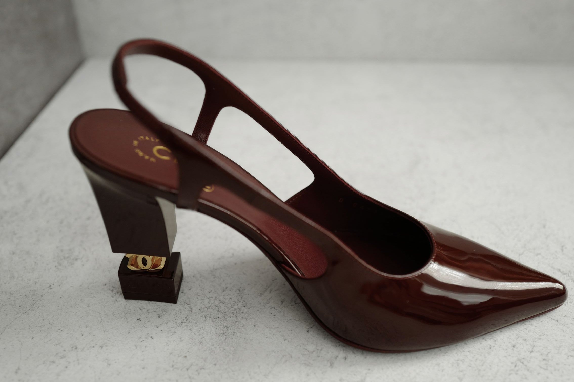 NEW Chanel 26A Métiers d’art Slingbacks Patent Calfskin Dark Burgundy Size 38