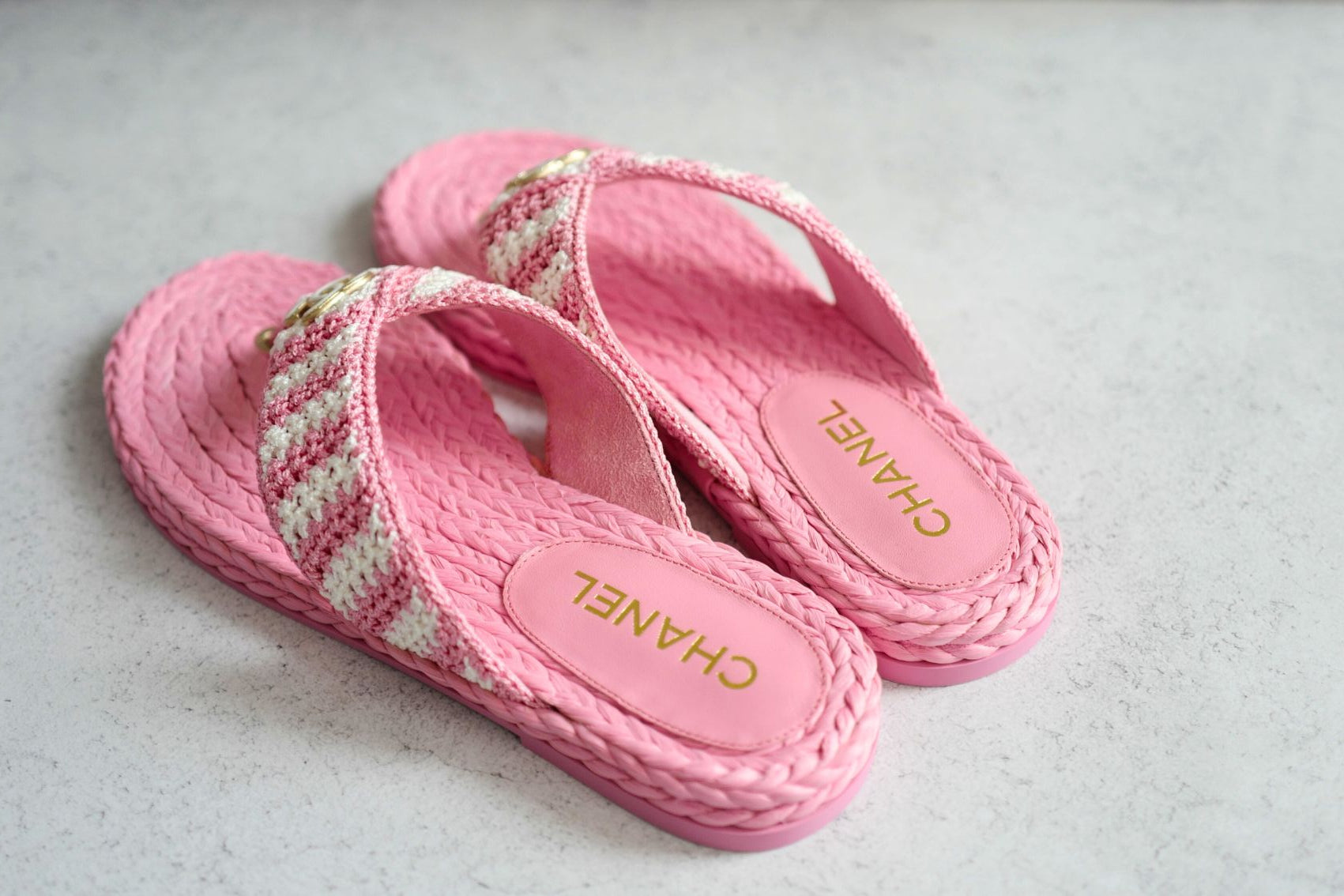 BNIB Chanel 24M Coco Neige beach Collection Pink Crochet Thong Sandal 38 NEW