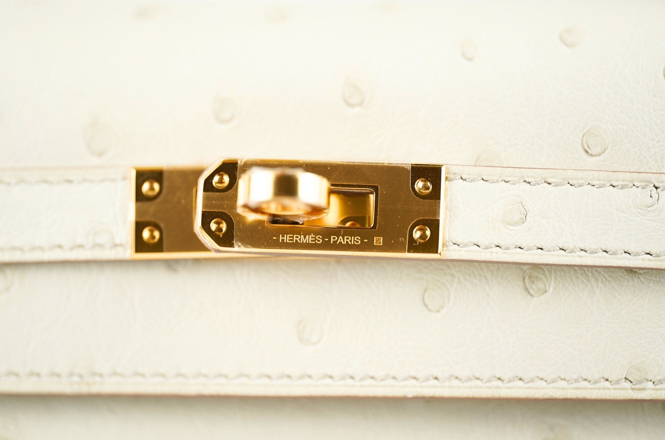 NEW Hermès Kelly 25 Beton Ostrich Gold Hardware U Stamp 2022