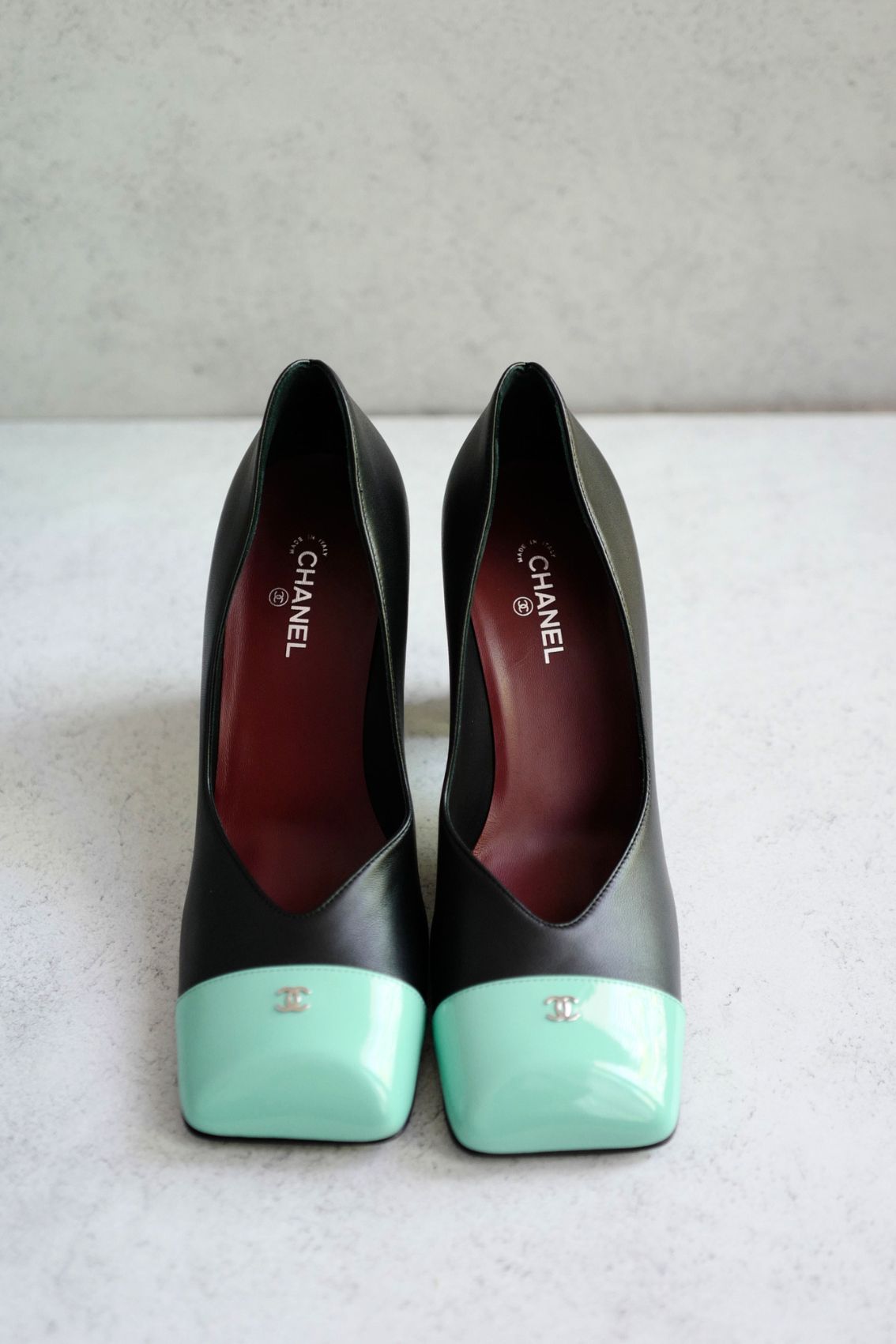 Chanel 26S Pumps Matthieu Blazy's Black/Green Lambskin Patent Calfskin Size 38c