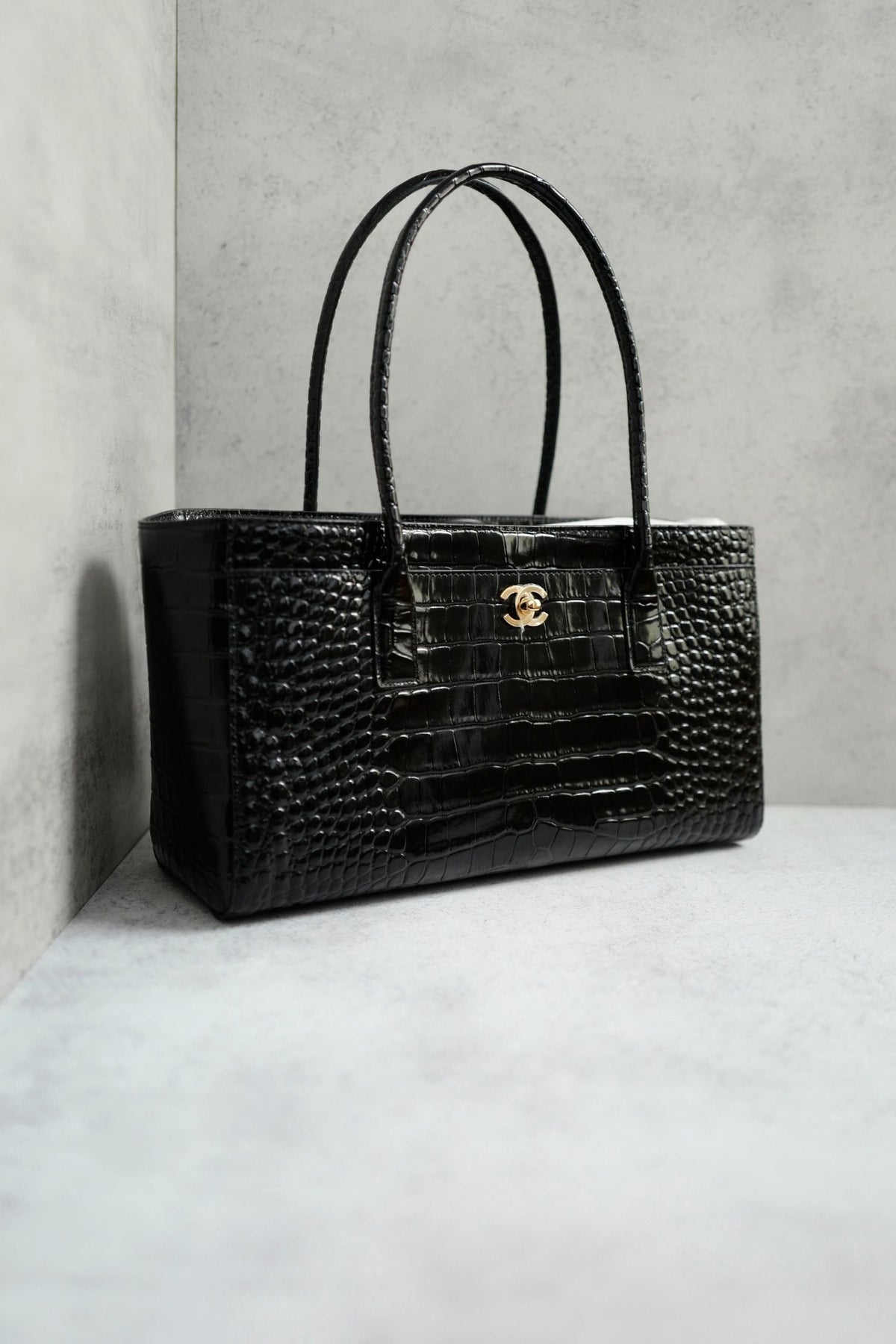 NEW Chanel 26K Matthieu Blazy's Small Tote Black Crocodile Embossed Calfskin GHW