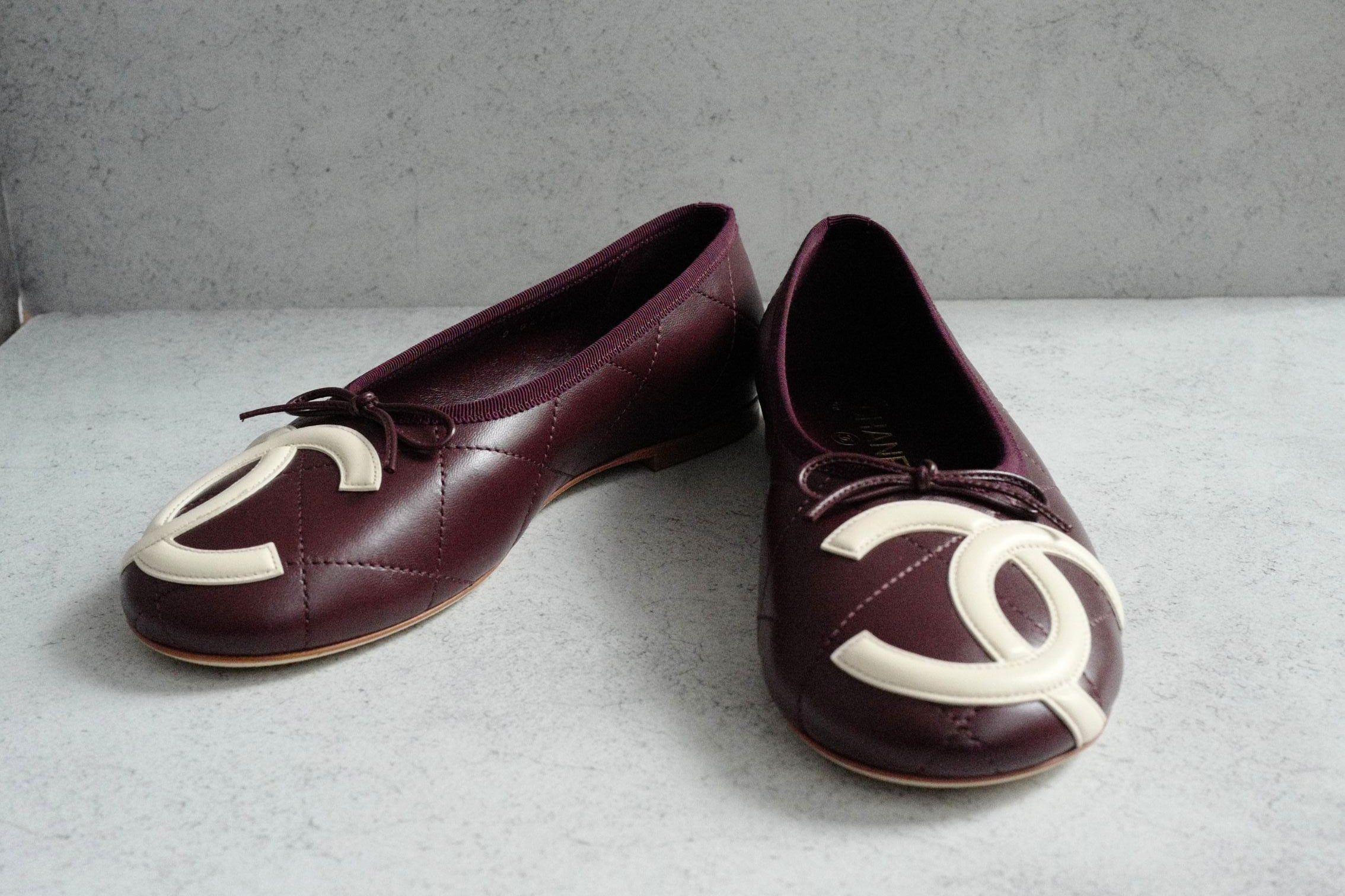 Chanel 26M Coco Beach Ballet Flats Burgundy White Lambskin Size 38.5