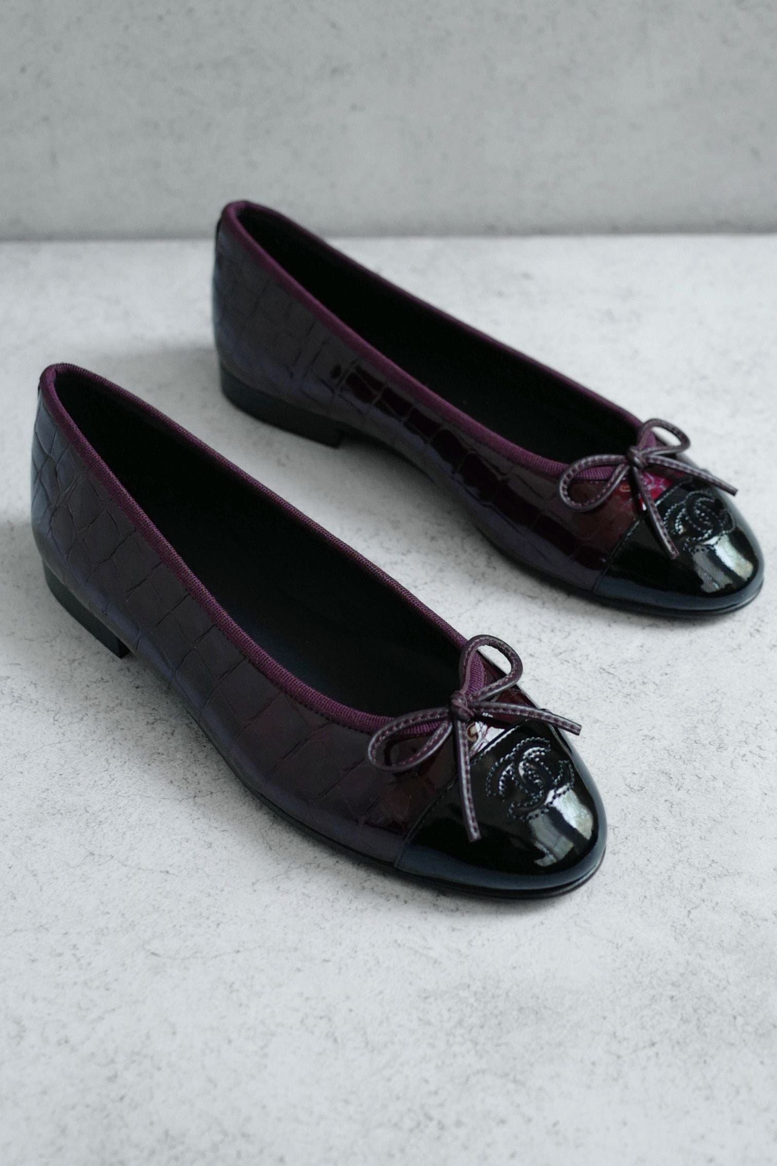 Chanel 26A Ballet Flats Croc Embossed Patent Calfskin Burgundy Black Size 37