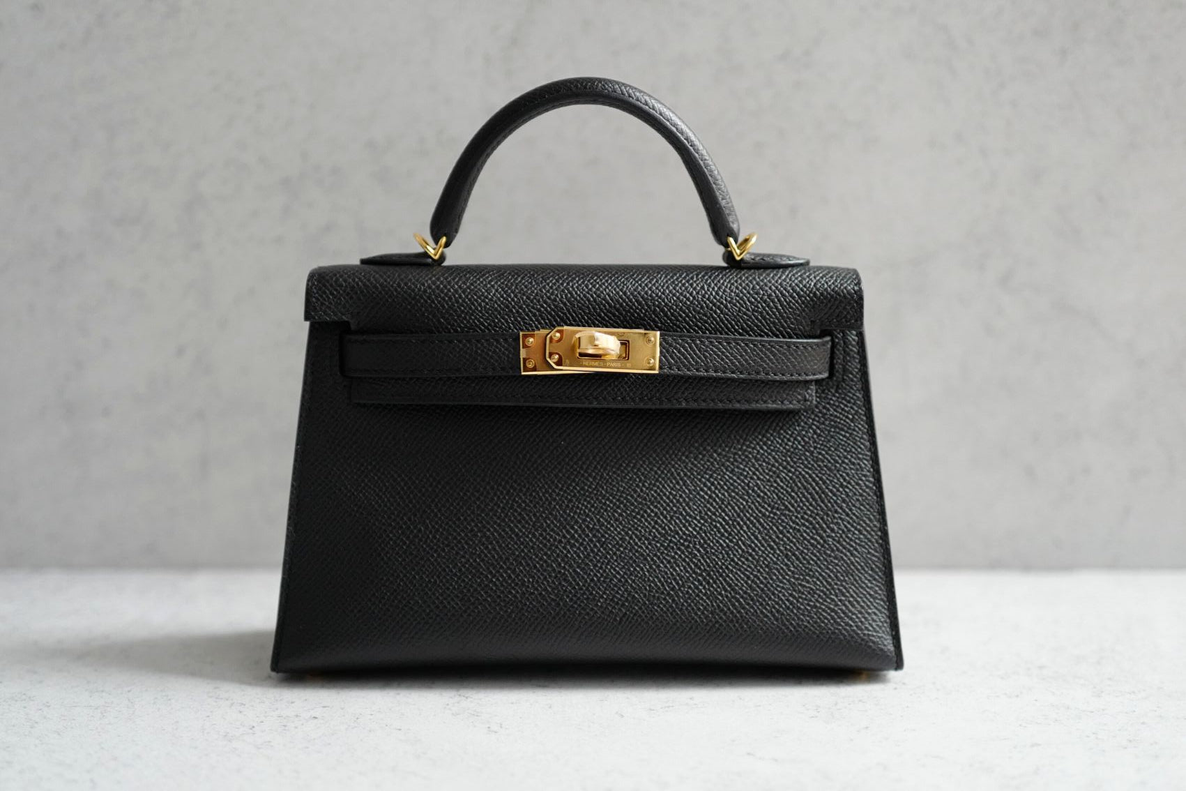 BNIB Hermès Mini Kelly 20 Black Epsom Leather with Gold Hardware Stamp W