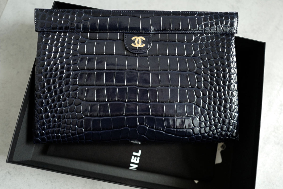 NEW Chanel 26K Clutch Navy Blue Crocodile Embossed Calfskin Leather GHW
