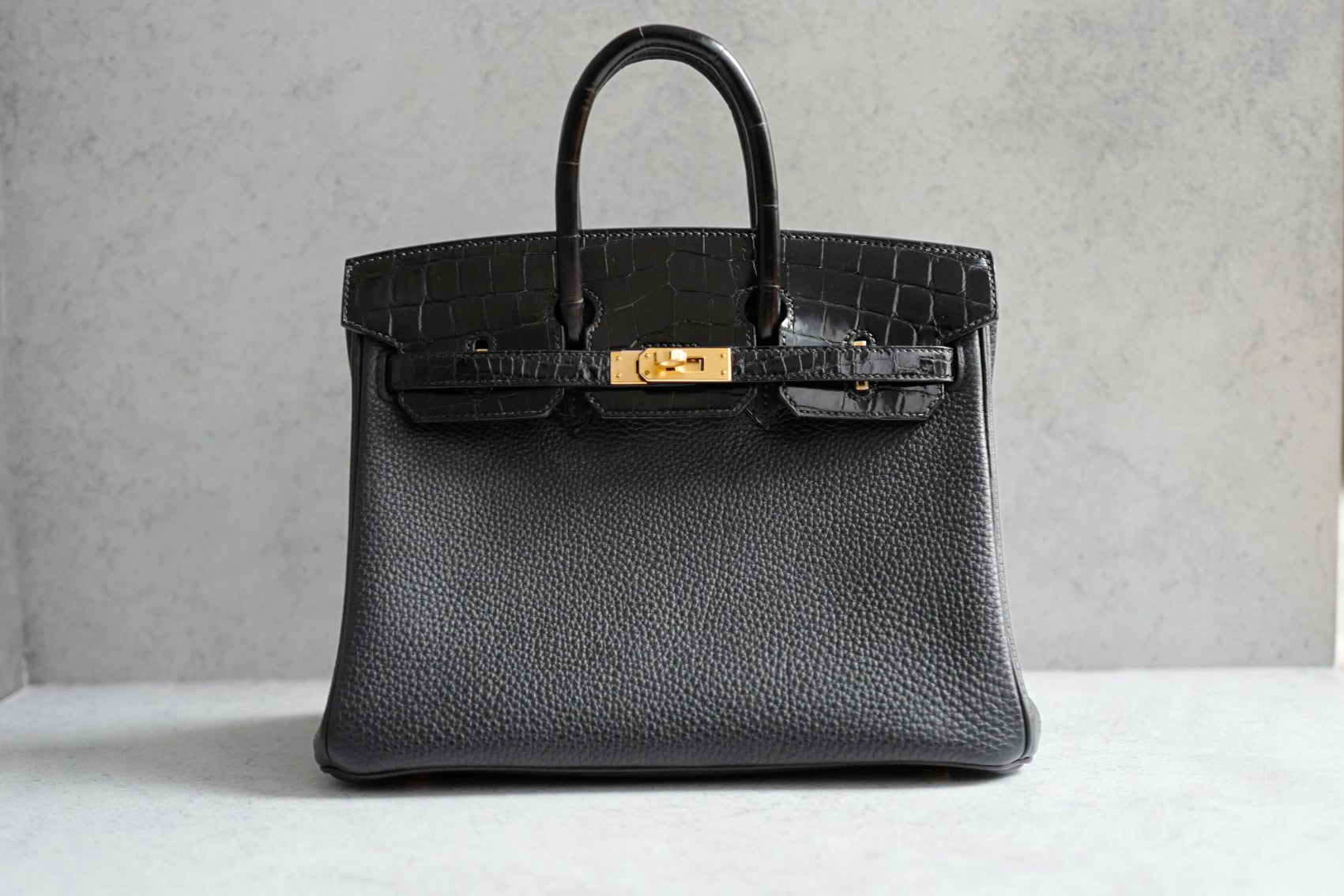 Hermes Birkin 25 touch shiny niloticus in noir/black gold hw Complete with Receipt
