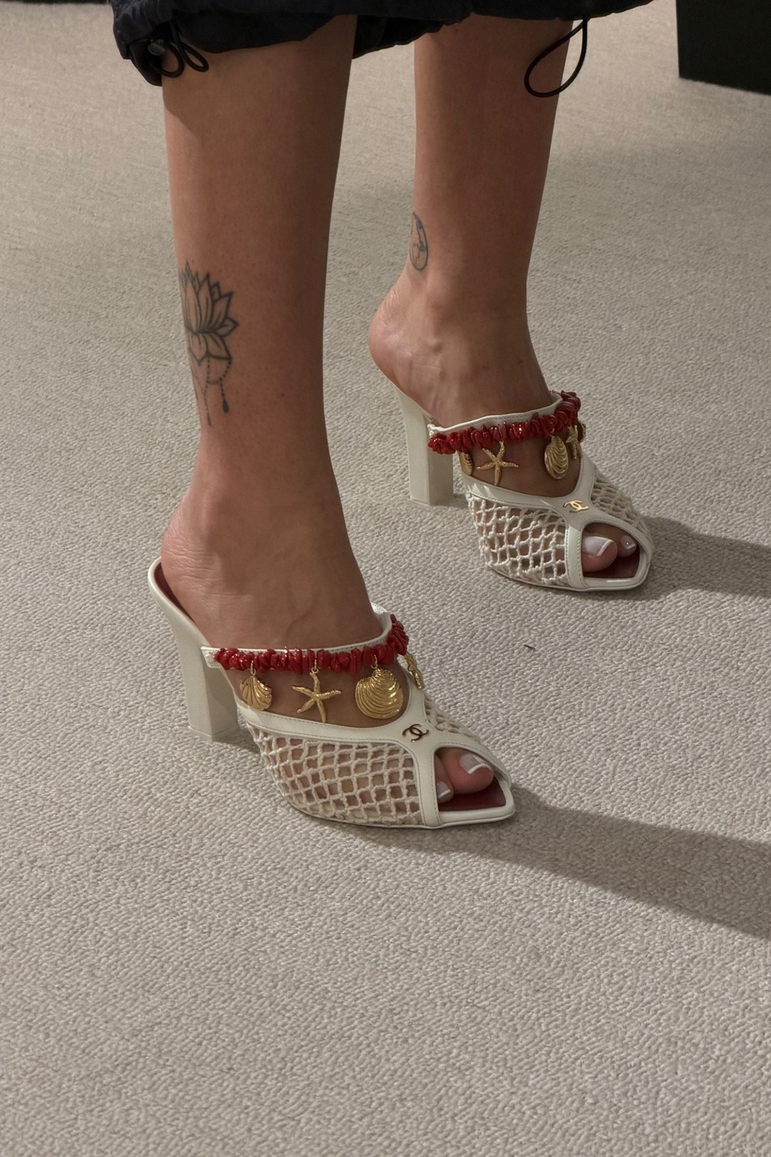 Chanel 26M Coco Beach Mules Ivory Mesh/Cotton/Lambskin/Resin/Metal Size 38