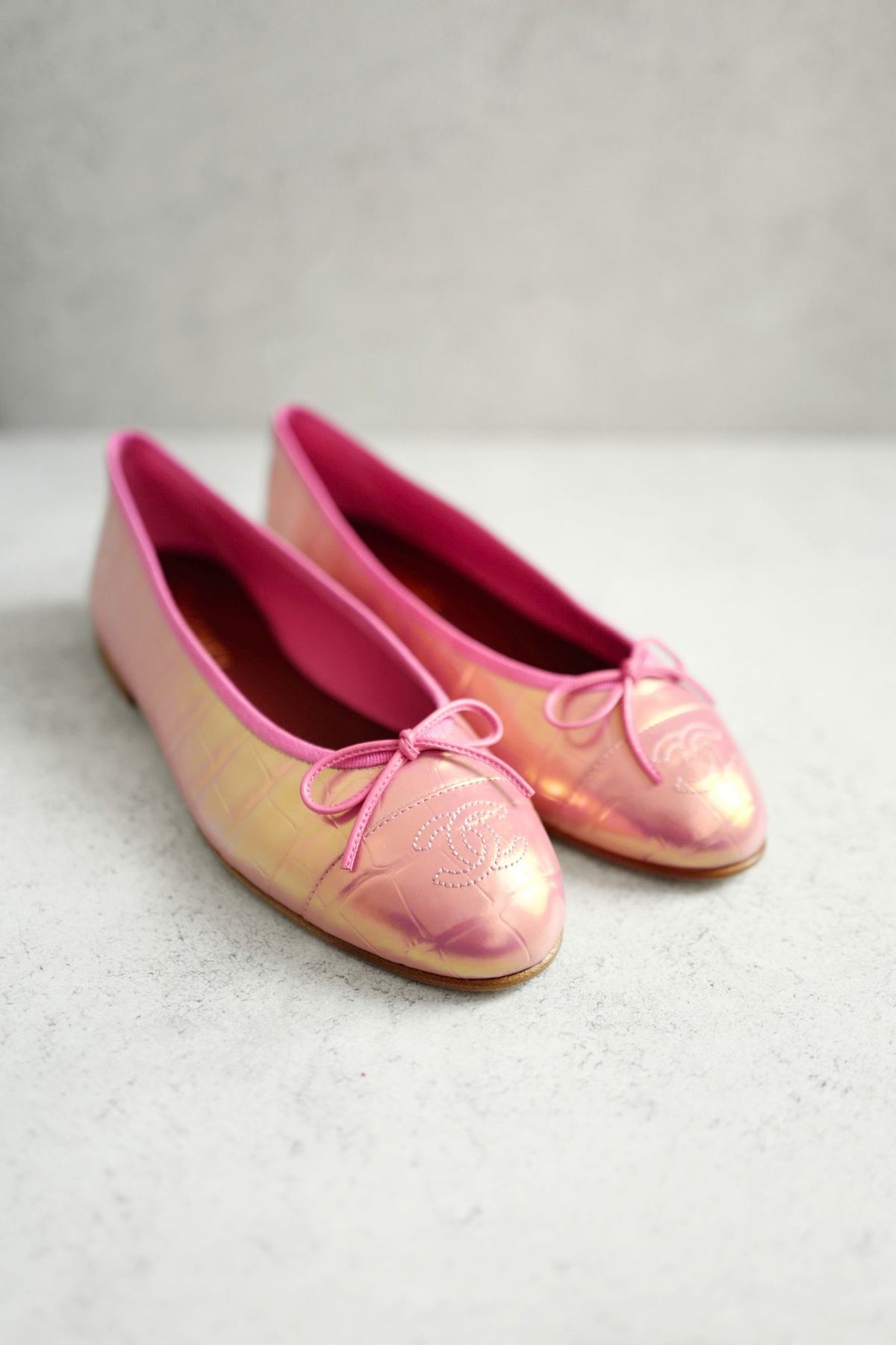 NEW Chanel 26K Matthieu Blazy's Ballet Flats Croc Embossed Calfskin Pink Size 39