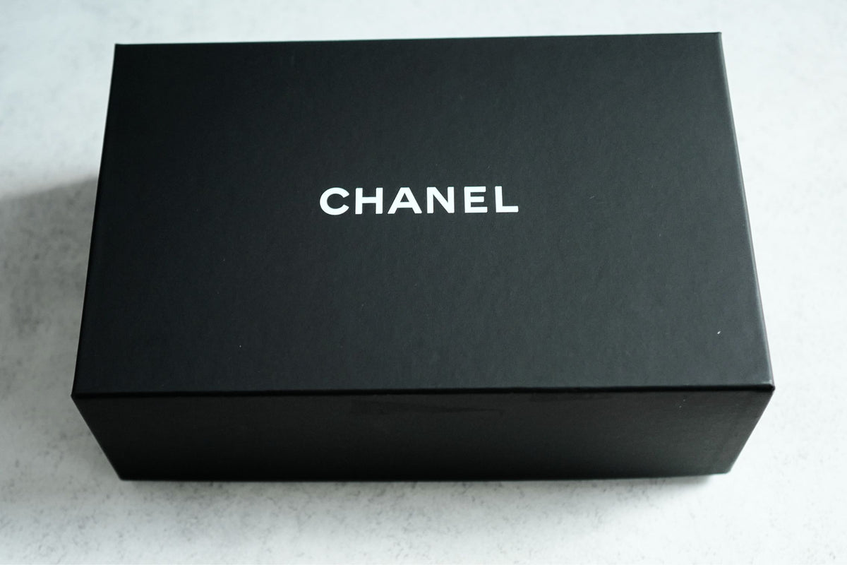 New Chanel 26M Nemo Clutch Lambskin Orange White Black CC Logo