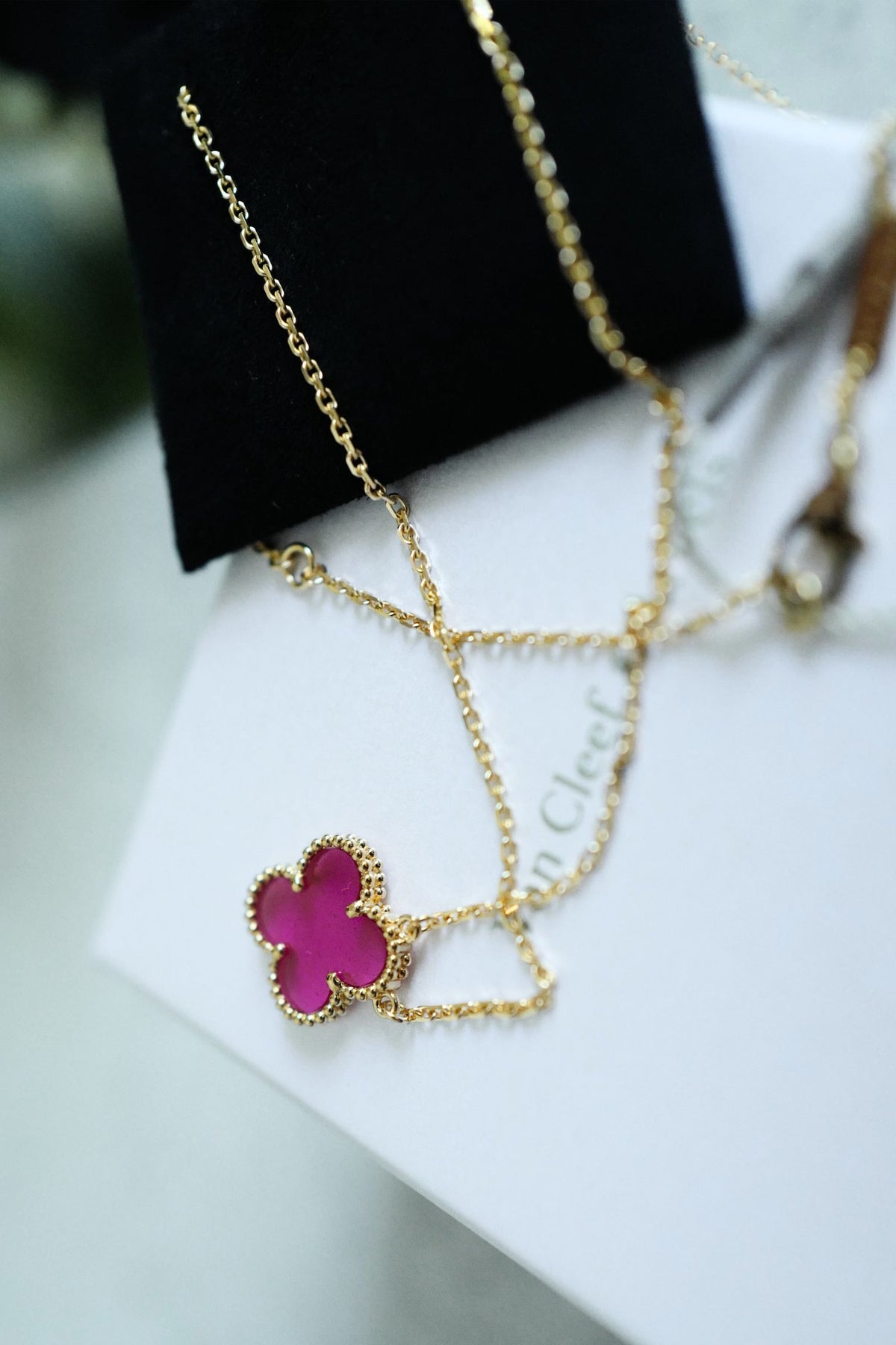 NEW Van Cleef & Arpels Vintage Alhambra Pink Pendant Necklace 18k Yellow Gold