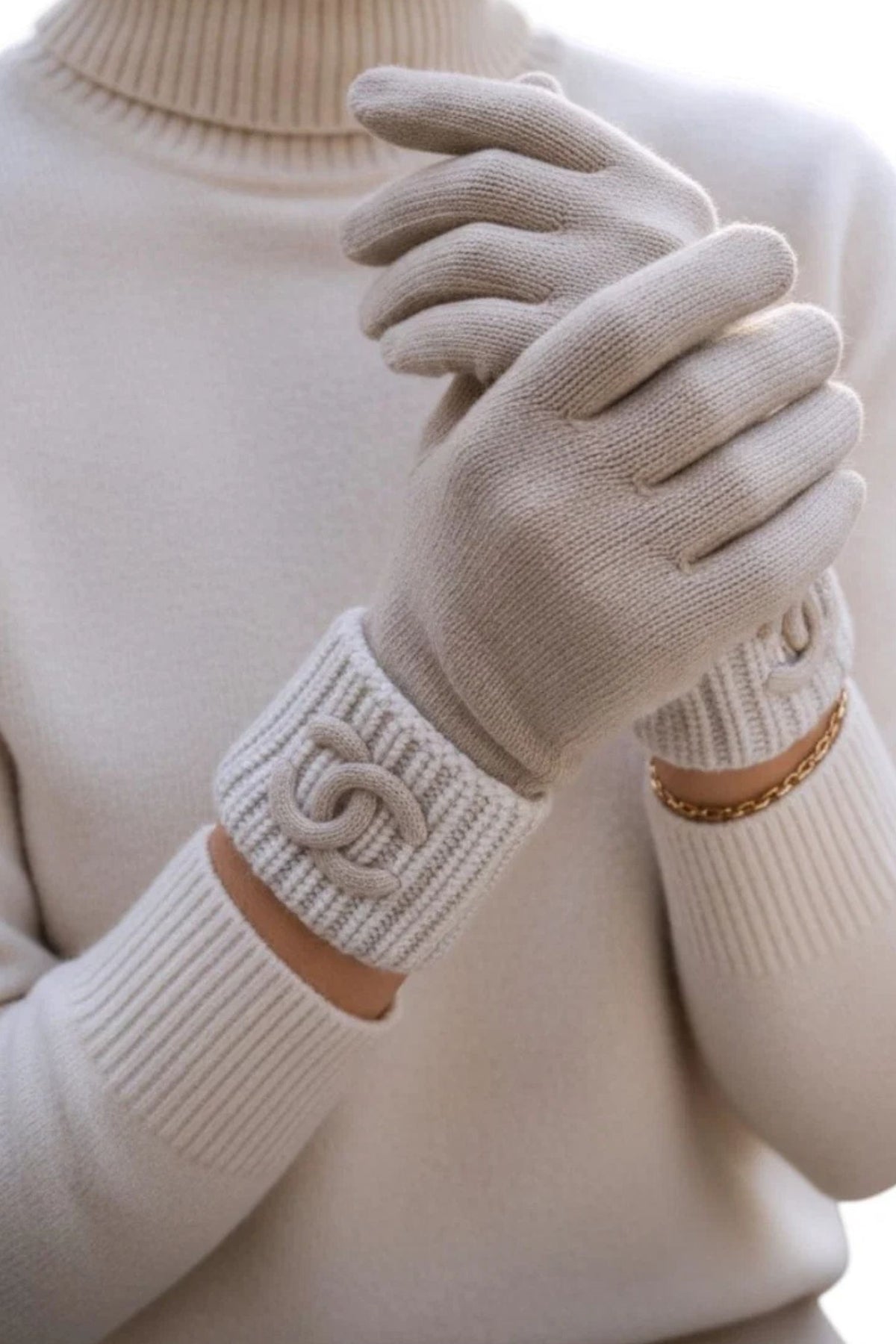 NEW Chanel Fall-Winter 2024/25 Knit Gloves CC Logo