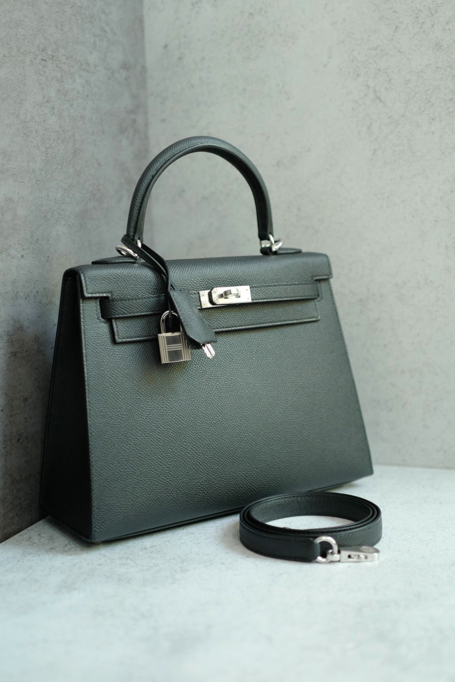 NEW Hermès Kelly 25 Black Epsom Sellier Palladium Hardware