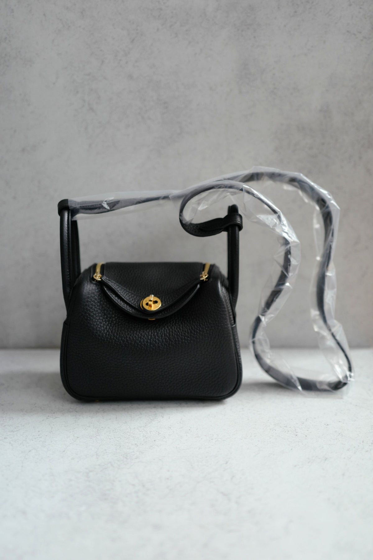 Brand New Hermès Mini Lindy Black Noir Clemence Gold Hardware U 2023