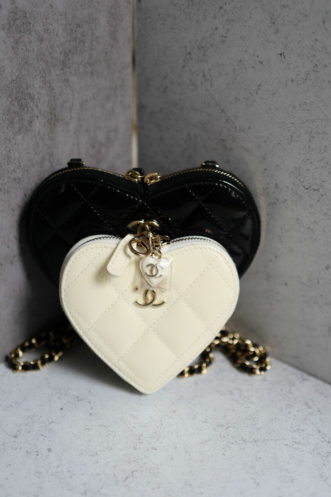 CHANEL 23P Patent Calfskin Quilted CC Heart Clutch With Gold Hardware BNIB Limited Edition