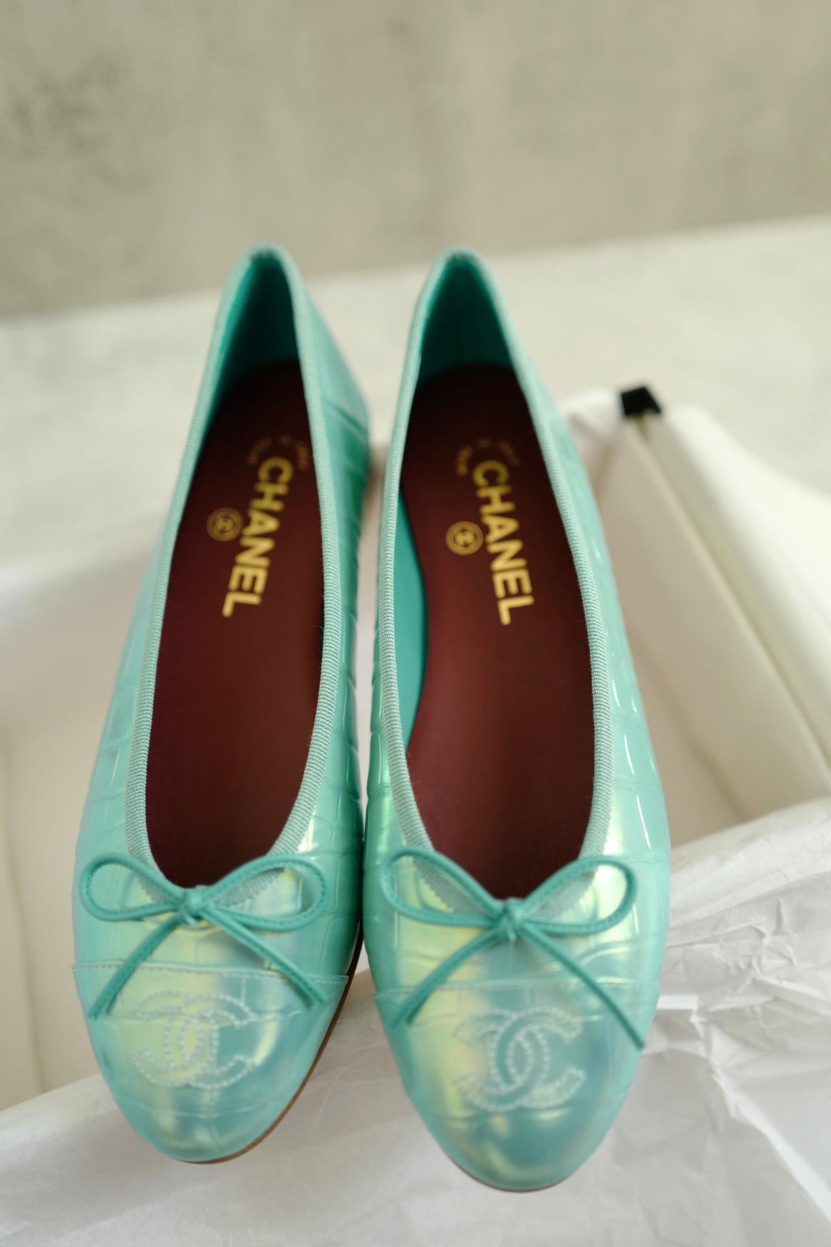 NEW Chanel 26K Ballet Flats Crocodile Embossed Calfskin Turquoise Blue Size 37C