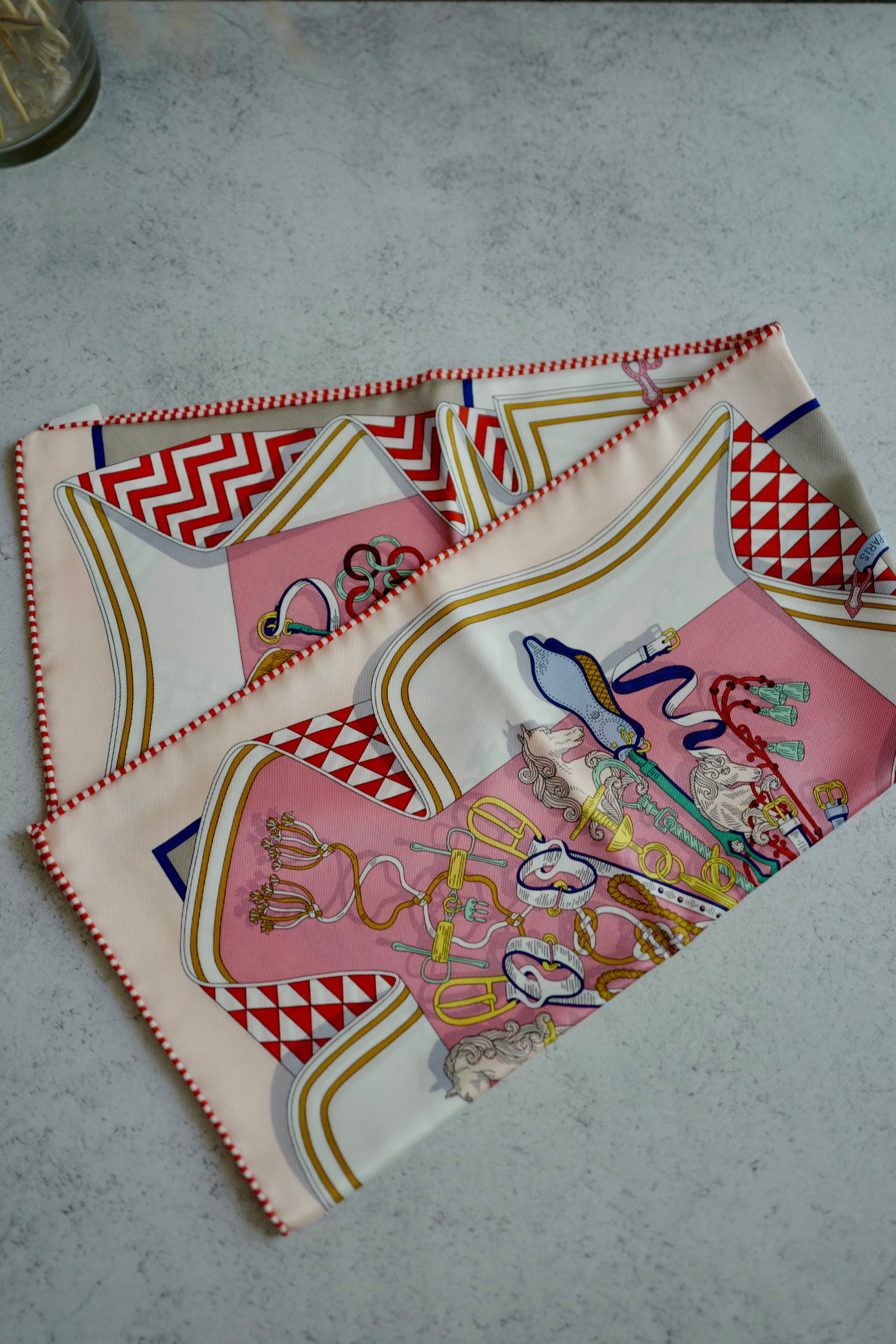 BNIB HERMÈS Bouquets Sellier scarf 70 in Rose/Blanc /Multicolore