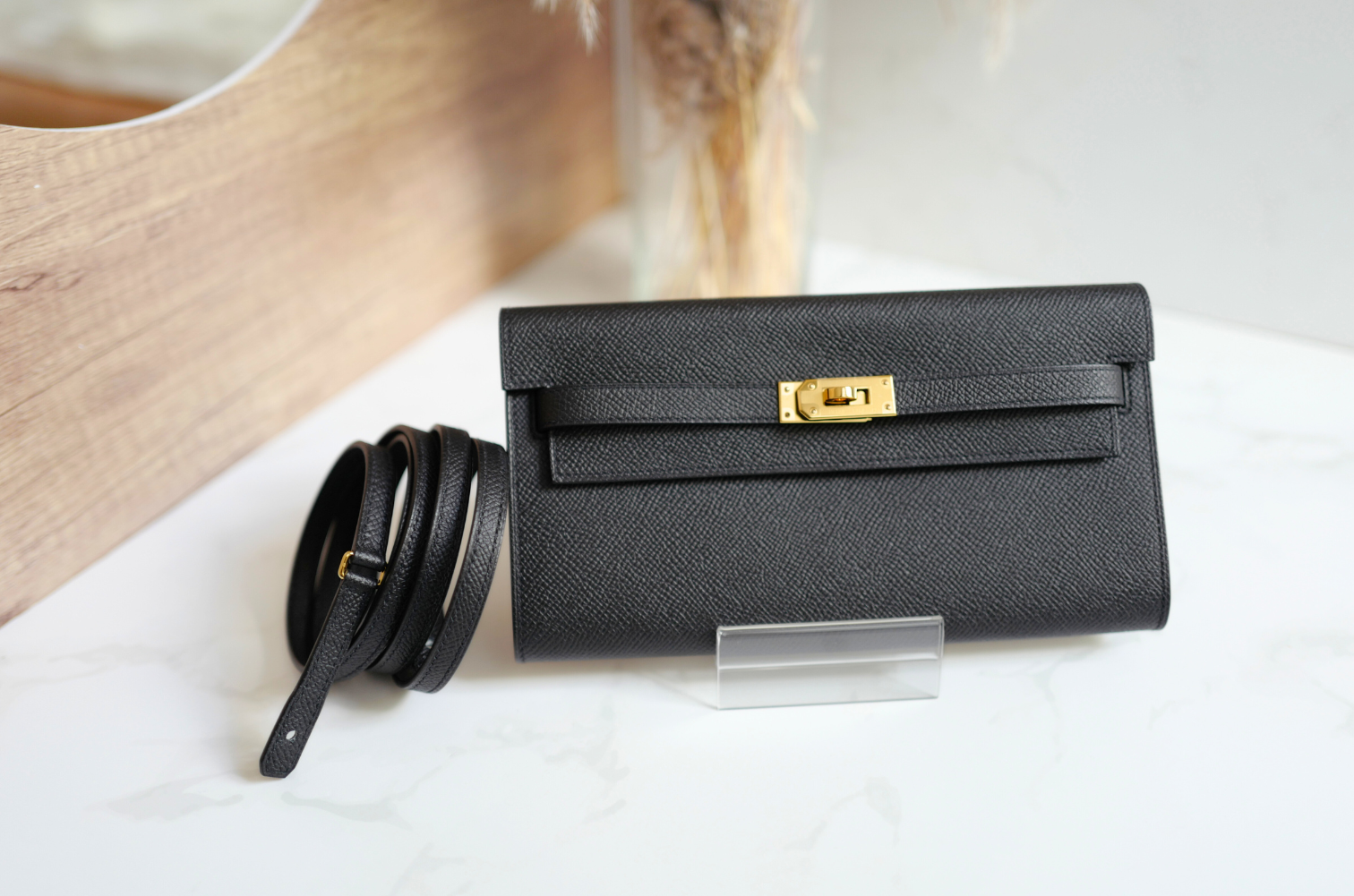 Hermes Sac Kelly To Go with crossbody strap in Black Epsom Gold HW