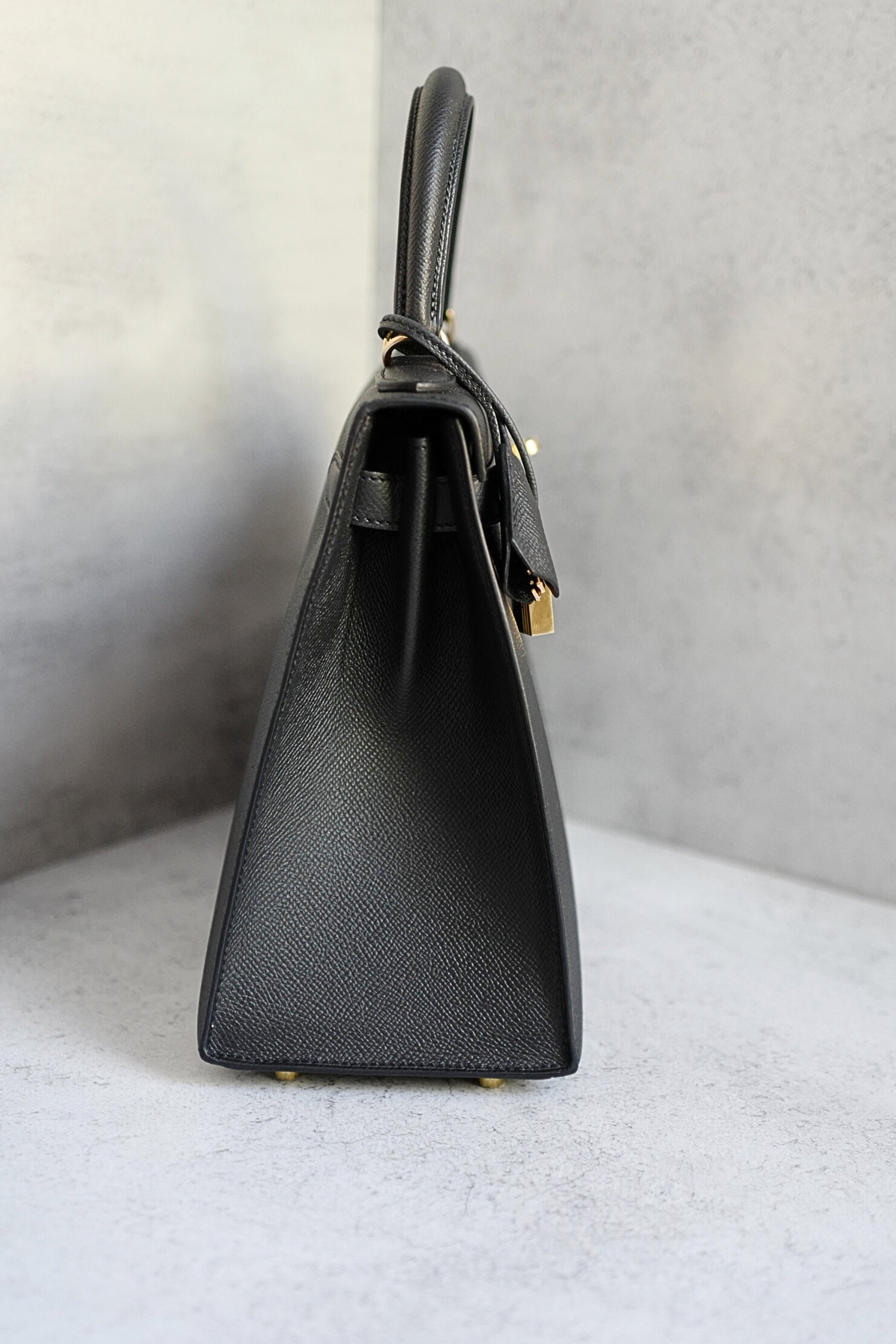 Hermes Kelly Sellier 28 Black Epsom Leather Permabrass Hardware B Stamp 2023