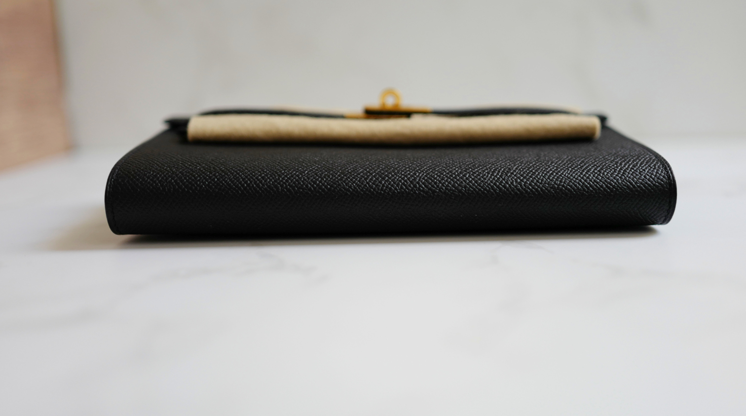 Hermes Sac Kelly To Go with crossbody strap in Black Epsom Gold HW
