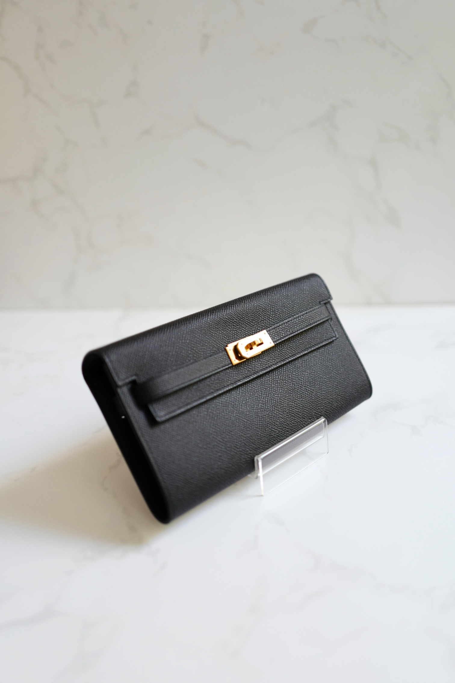 Hermes Sac Kelly To Go with crossbody strap in Black Epsom Gold HW