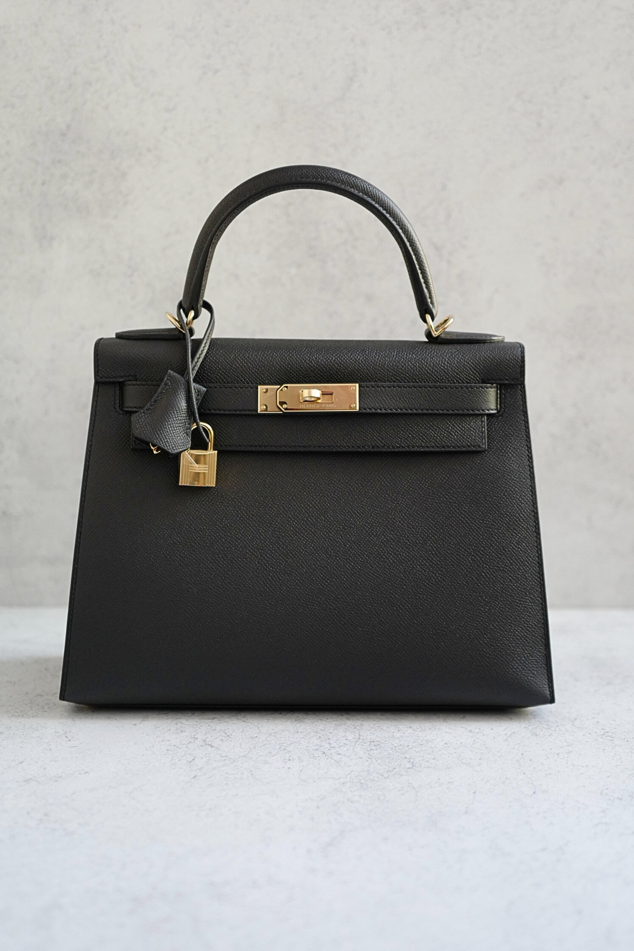 Hermes Kelly Sellier 28 Black Epsom Leather Permabrass Hardware B Stamp 2023