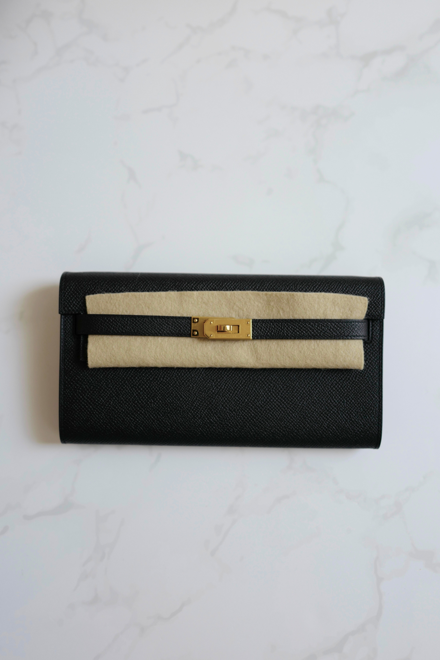 Hermes Sac Kelly To Go with crossbody strap in Black Epsom Gold HW