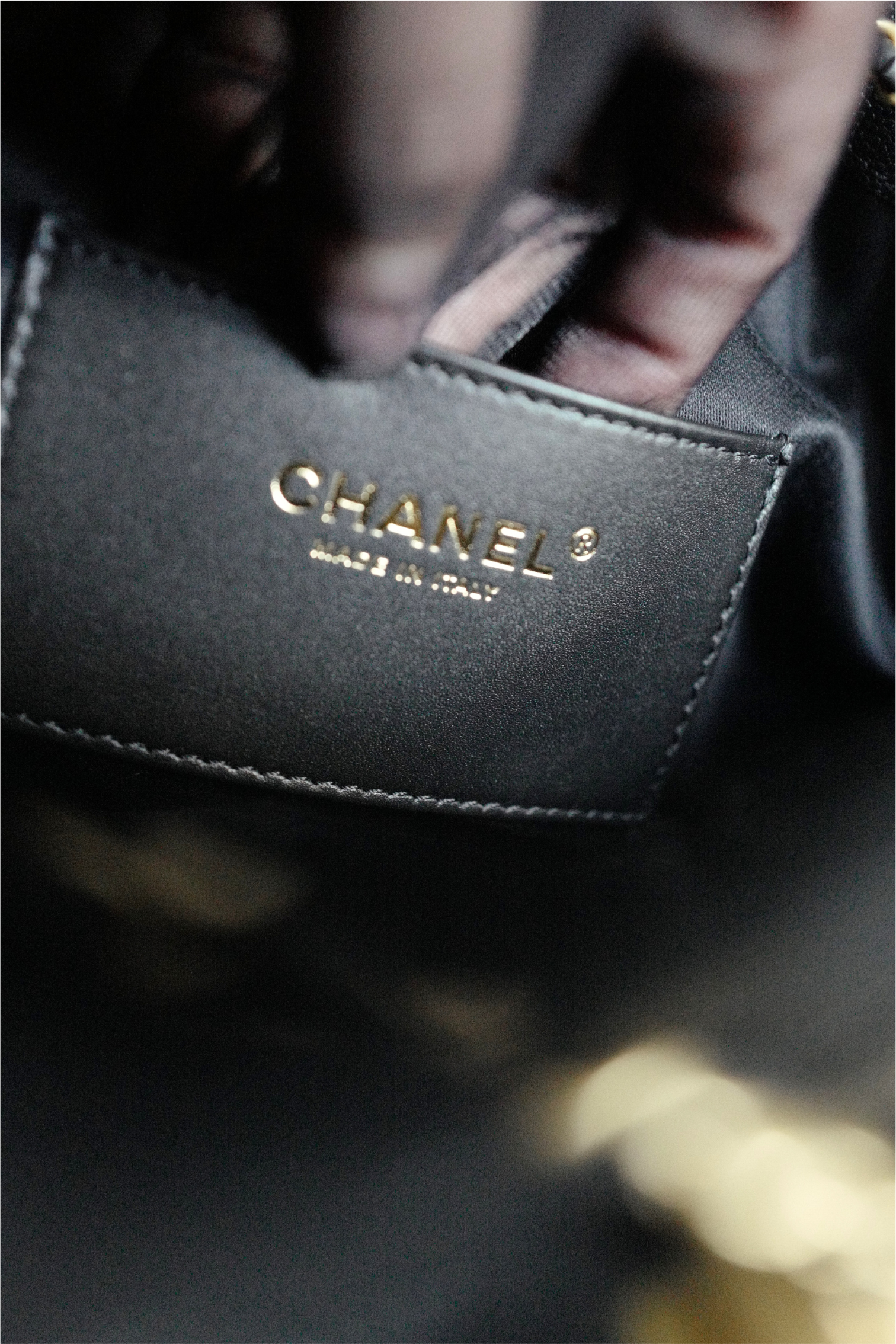 NEW Chanel 25S Small Hobo Bag Black Grained Calfskin with Gold Hardware
