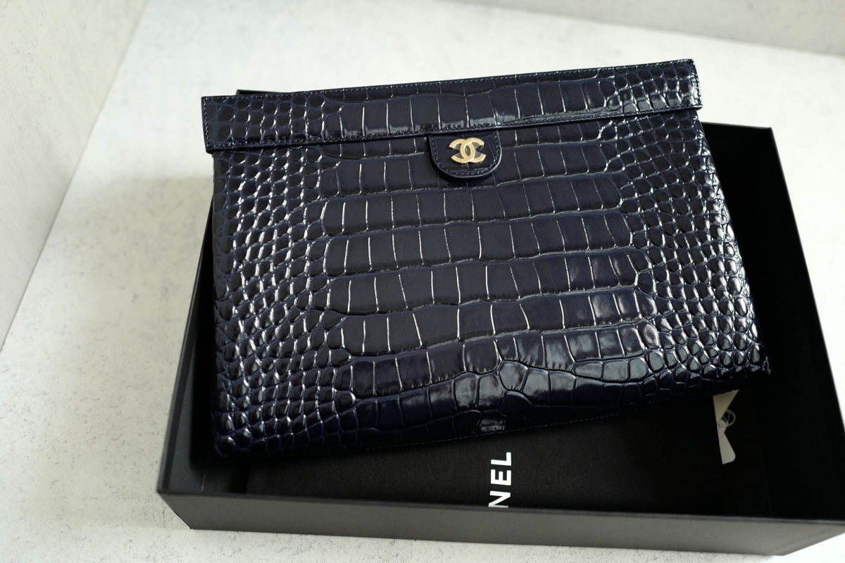 NEW Chanel 26K Clutch Navy Blue Crocodile Embossed Calfskin Leather GHW