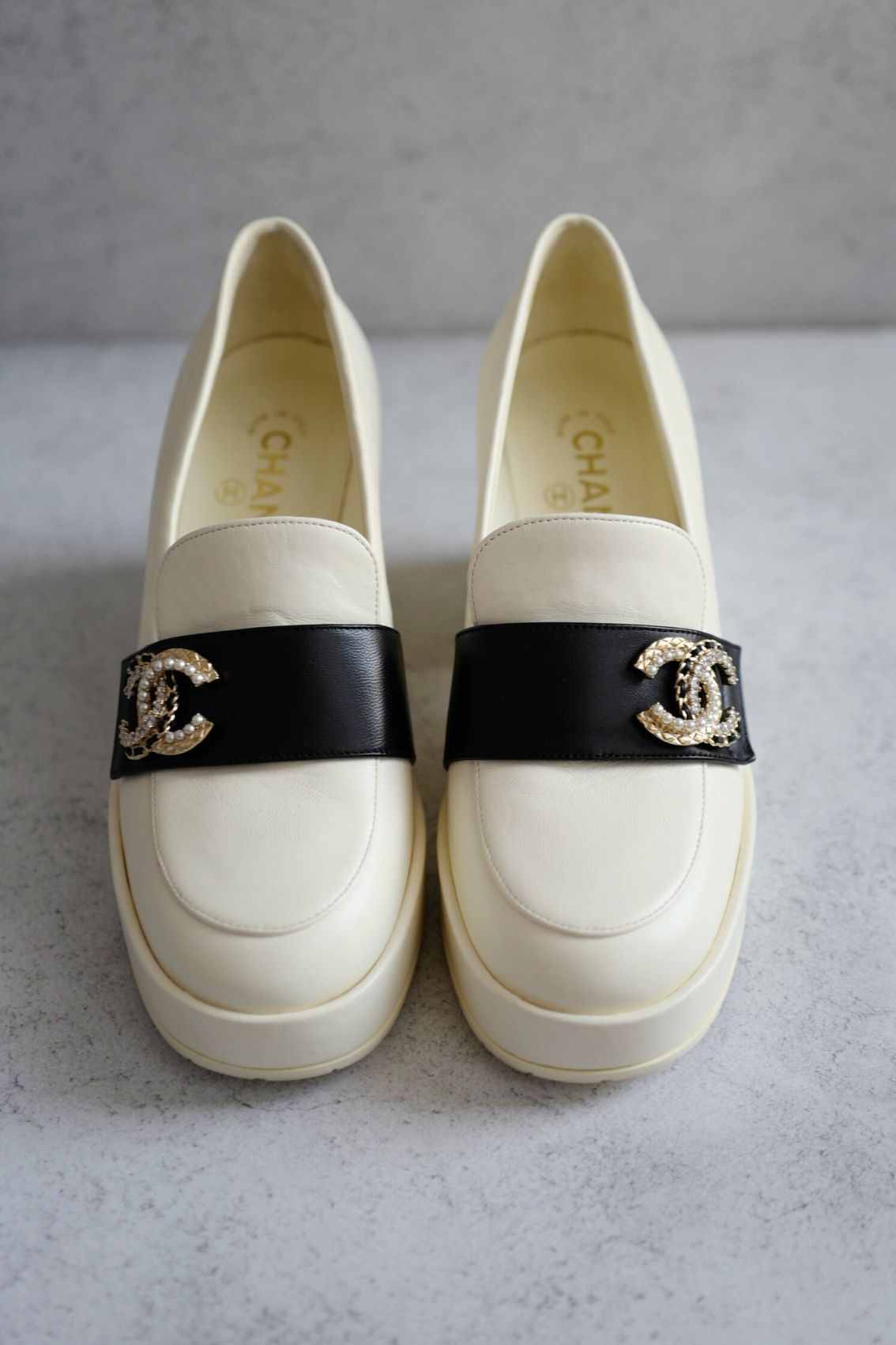 BNIB CHANEL 23C Ivory/Black Crystal CC Logo Moccasin Loafers 37.5