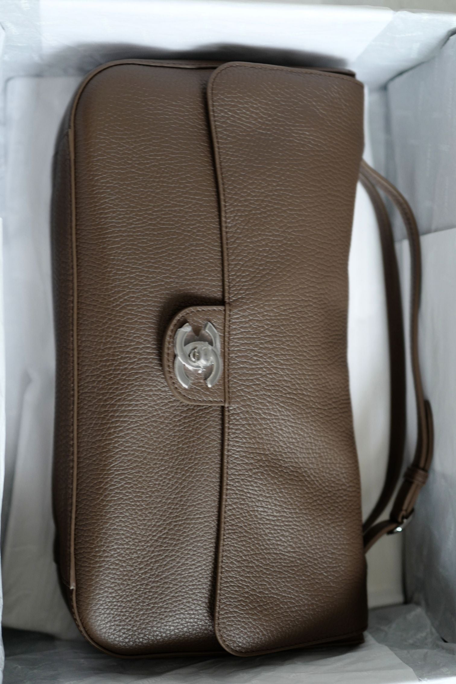 Chanel 26S Matthieu Blazy Maxi 32 Flapbag Light Brown Grained Calfskin Silver HW