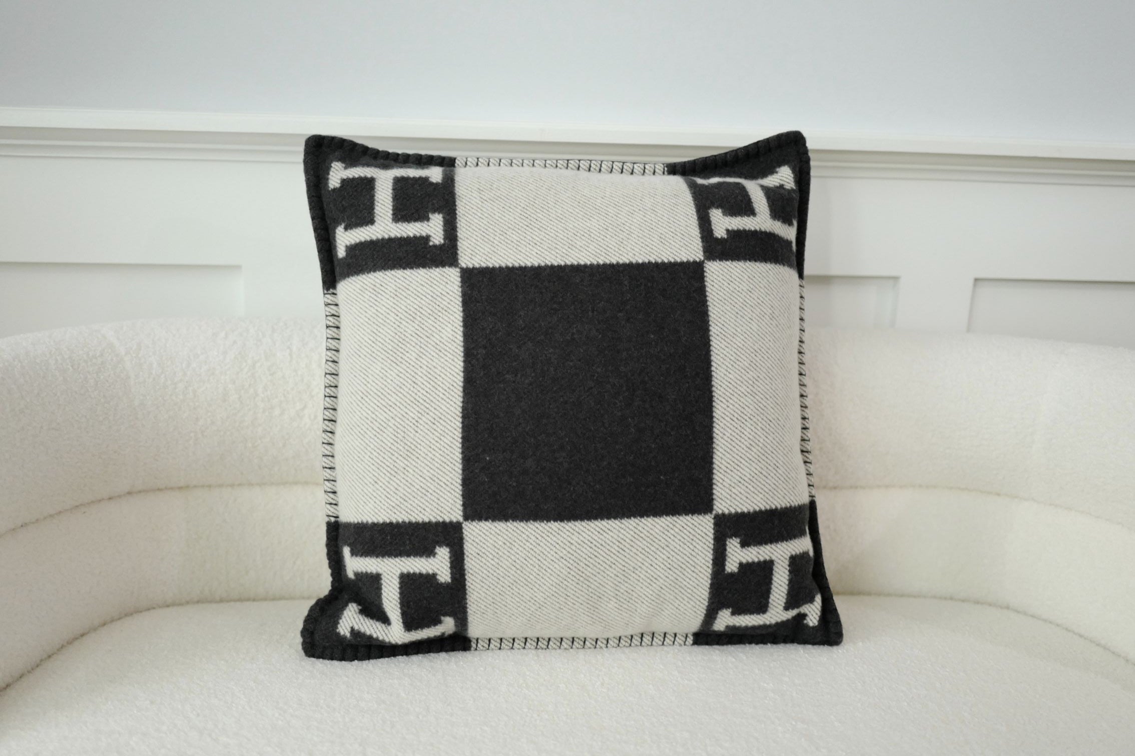 NEW Hermes Avalon Pillow  Small Model Ecru Gris Foncé Jacquard Wool Cashmere