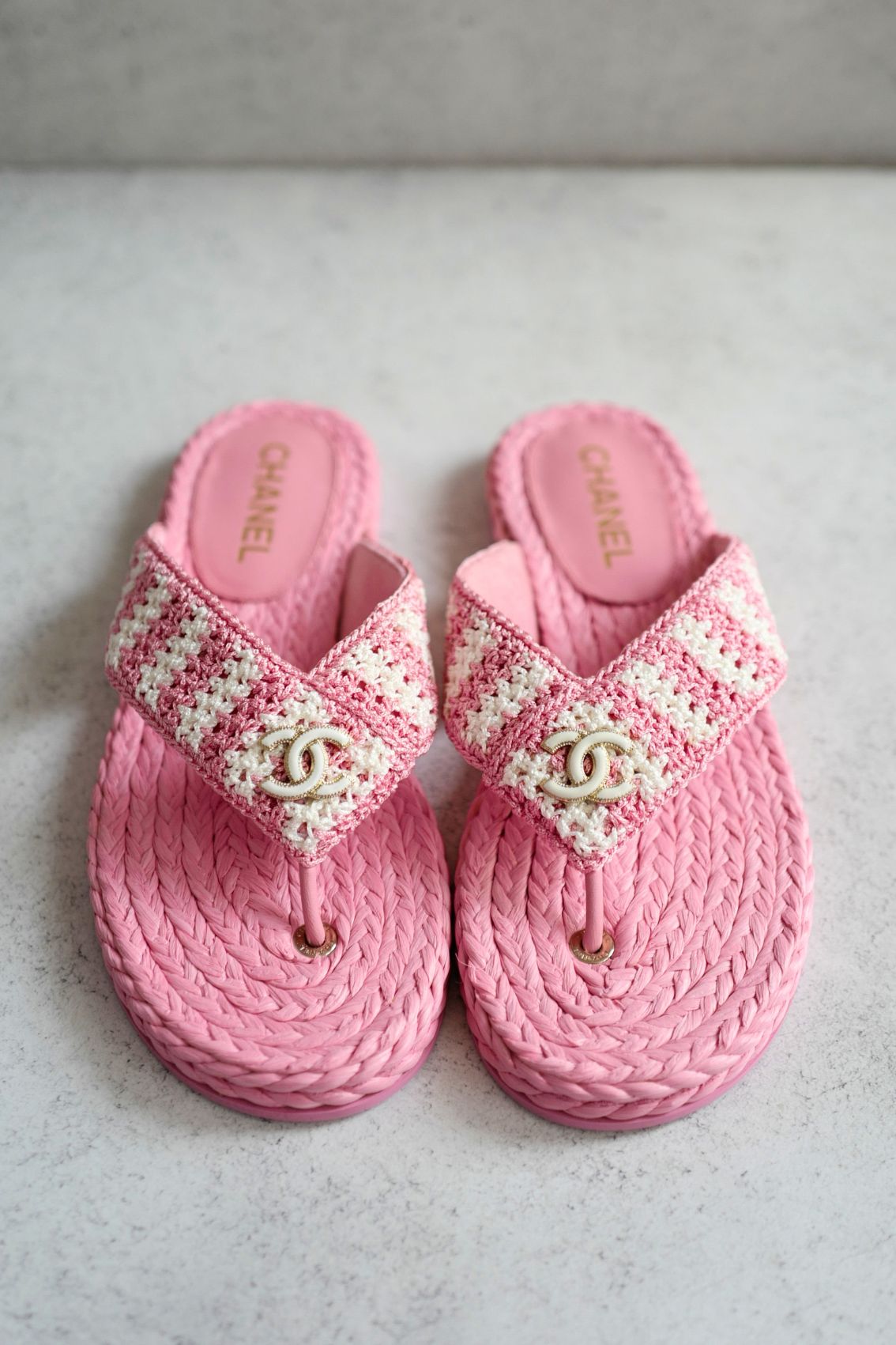 BNIB Chanel 24M Coco Neige beach Collection Pink Crochet Thong Sandal 38 NEW