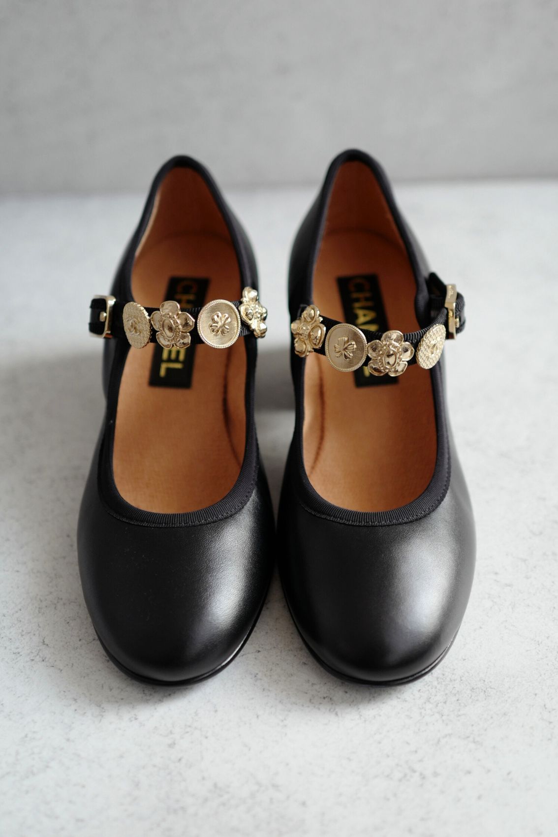 Chanel 24A Metiers D’art Black Leather Mary Jane Heels Gold Charms Size38 BNIB