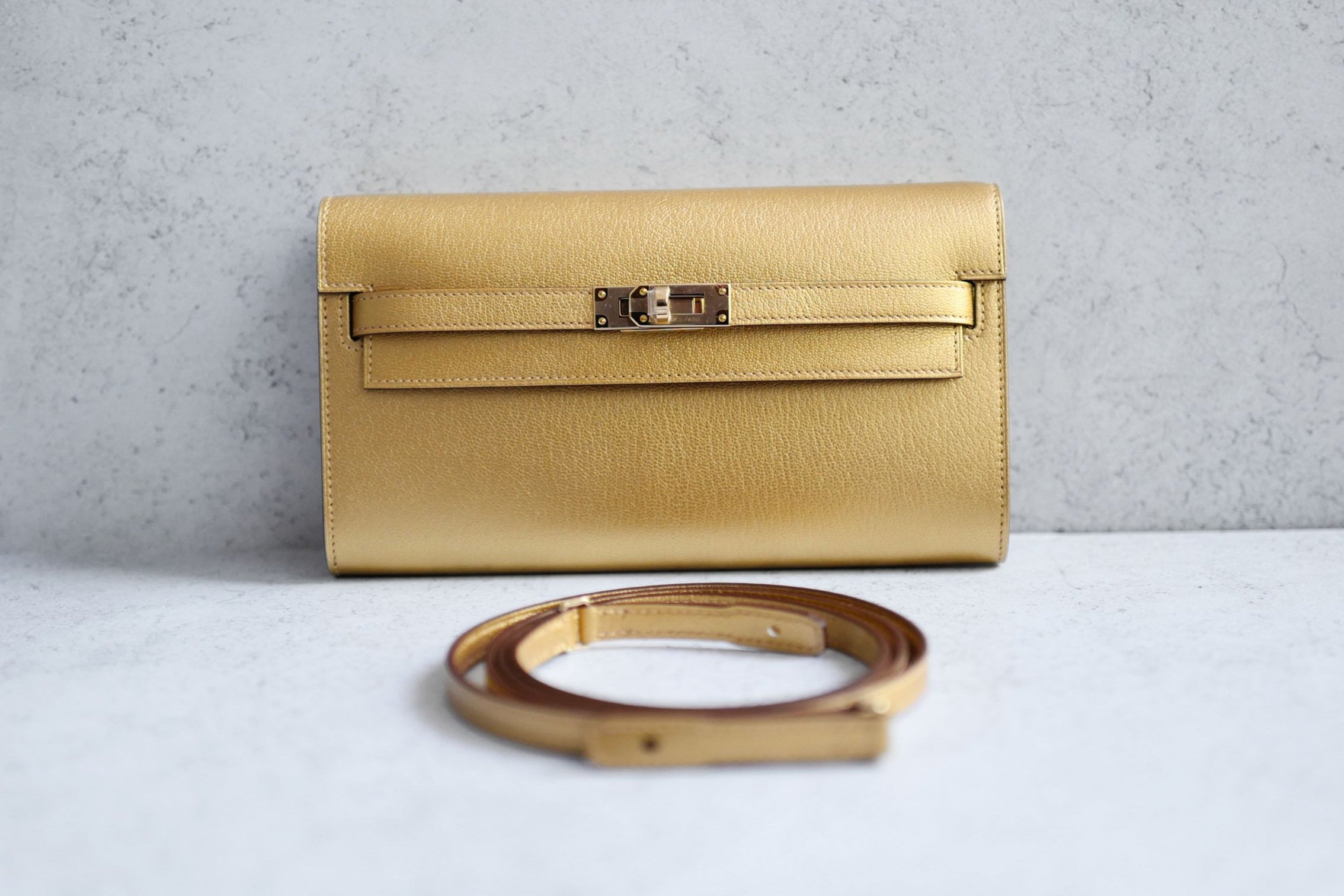 Hermès Kelly Classique To Go Wallet Gold Chamkilight Permabrass Hardware G Stamp