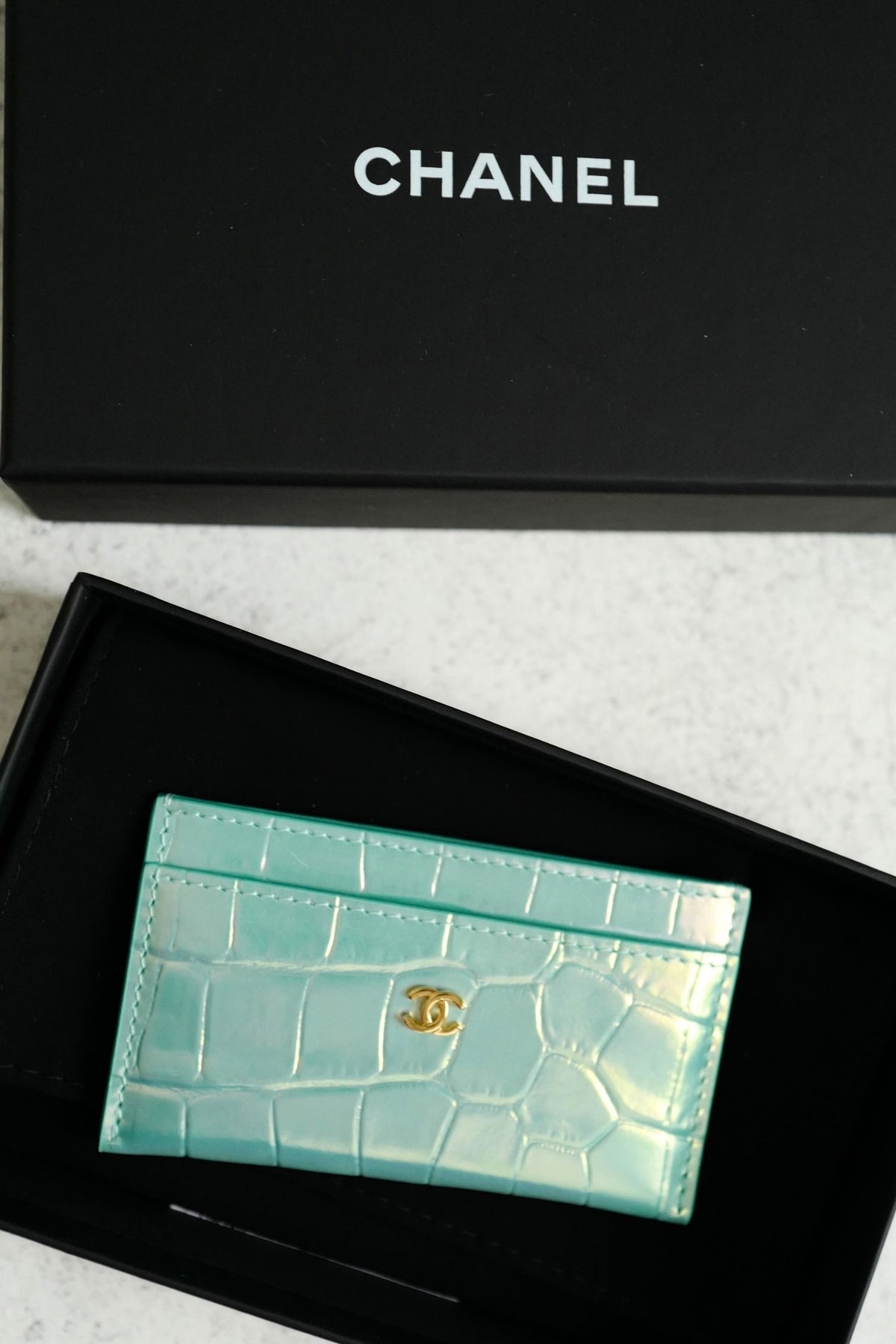 New Chanel 26K Matthieu Blazy's Card Holder Croc Embossed Iridescent Turquoise Green Calfskin GHW