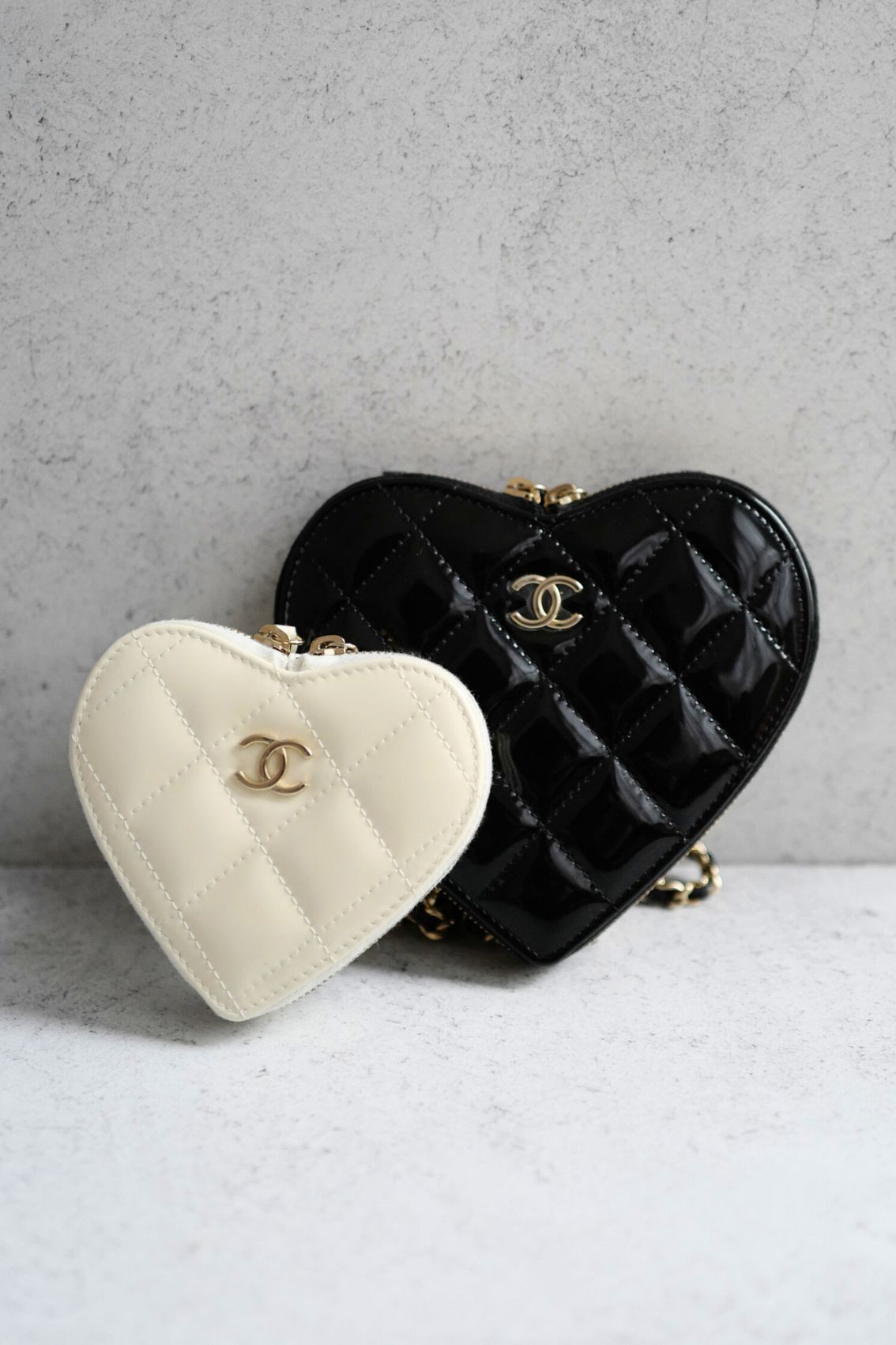 本物⭕️シャネル⭕️ 23P ココマーク ハート バレッタ ゴールド 箱付プレゼント CHANEL 23P Patent Calfskin Quilted CC Heart Clutch With Gold Hardware