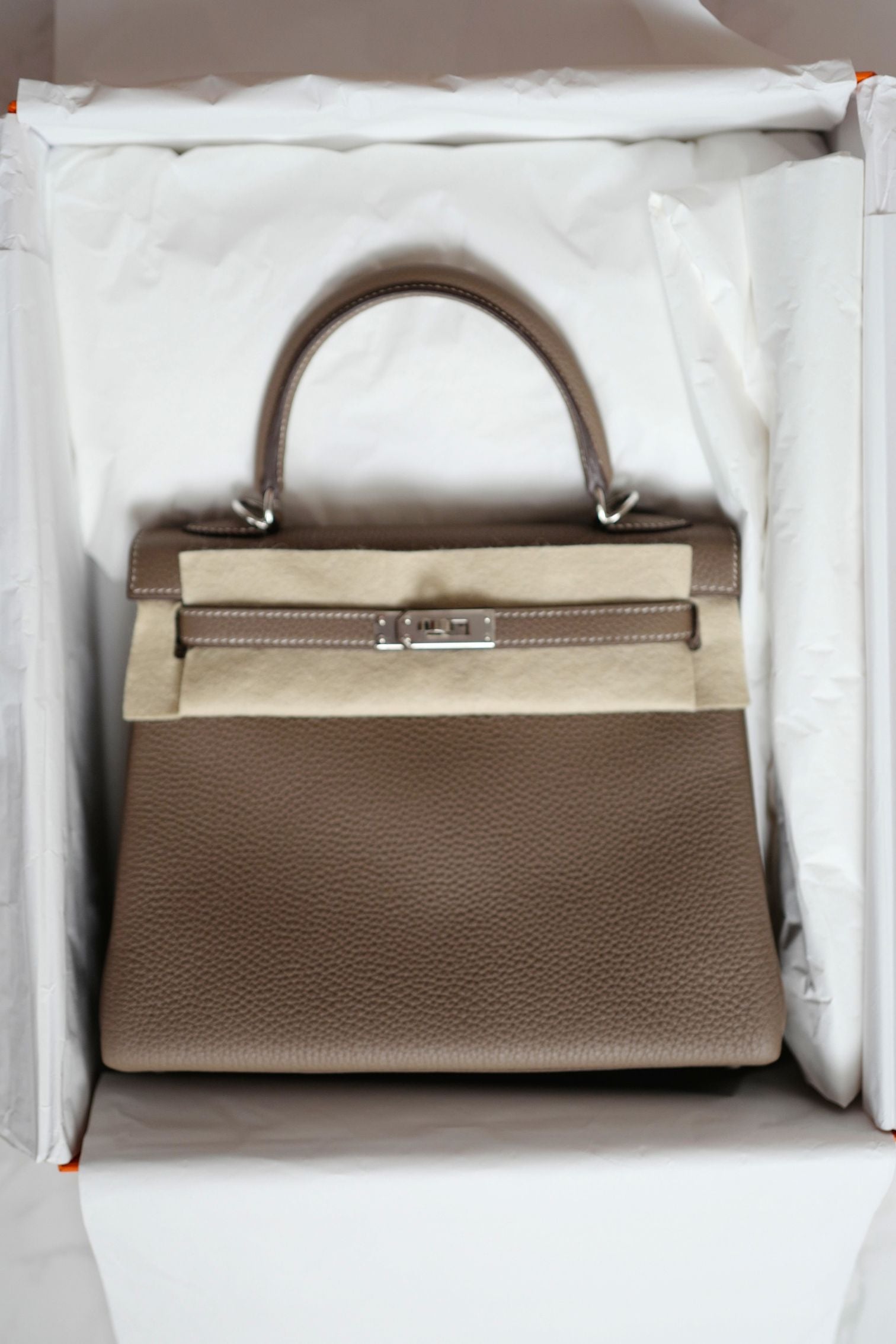 BNIB Hermes Kelly 25 Etoupe Togo Palladium Hardware G Stamp 2026