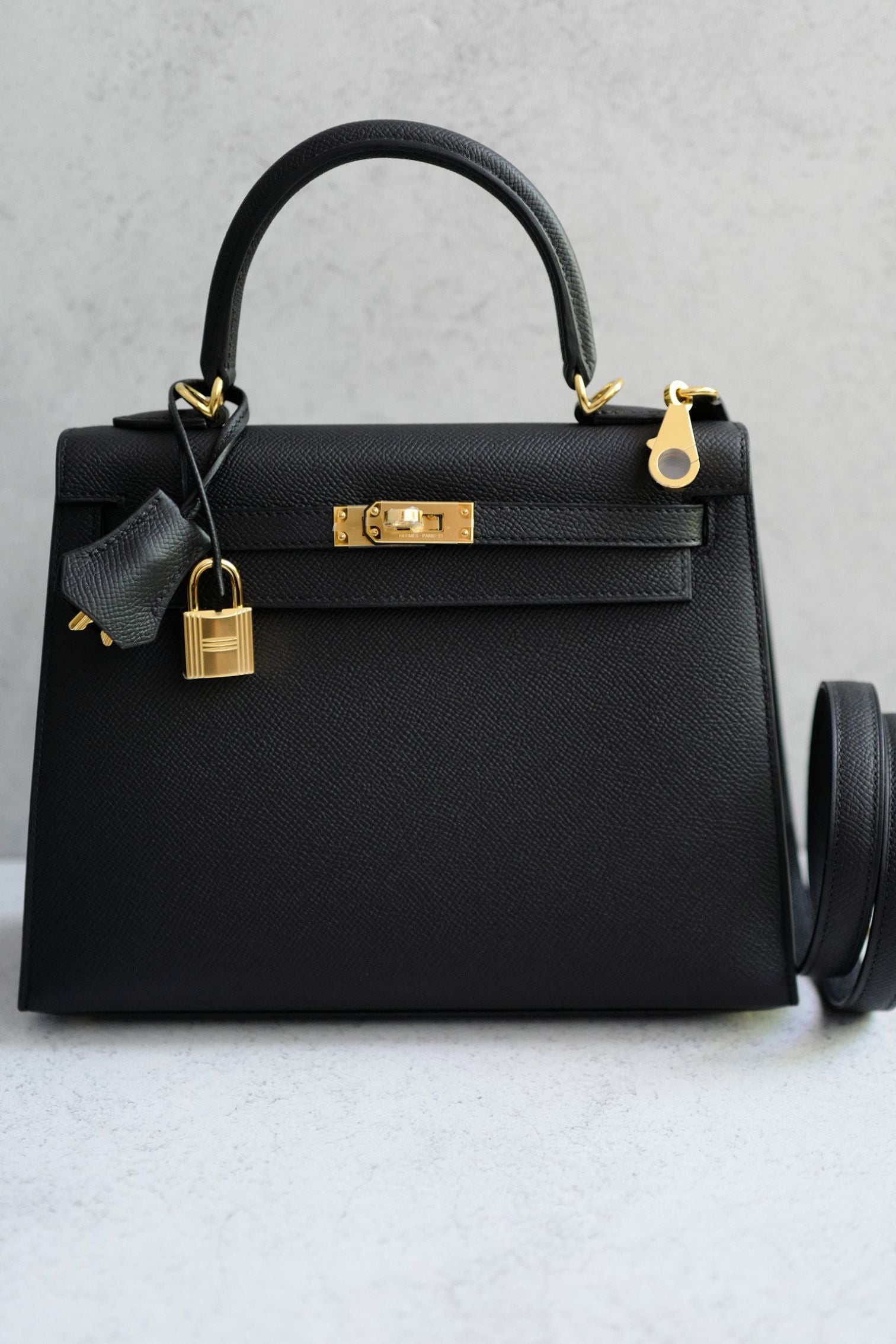 Hermès Kelly 25 Black Epsom Sellier Gold Hardware G Stamp 2026