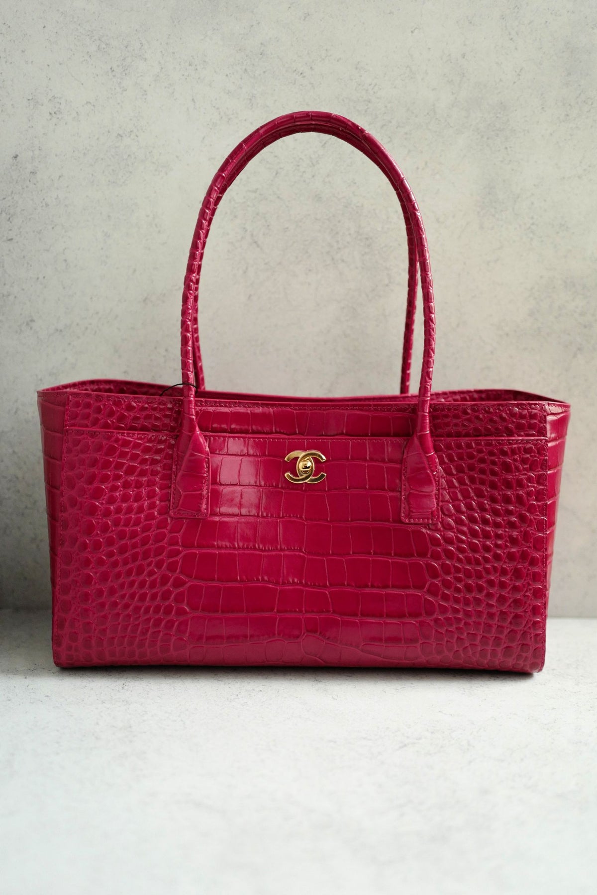 NEW Chanel 26K Matthieu Blazy's Small Tote Fuchsia Croc Embossed Calfskin GHW