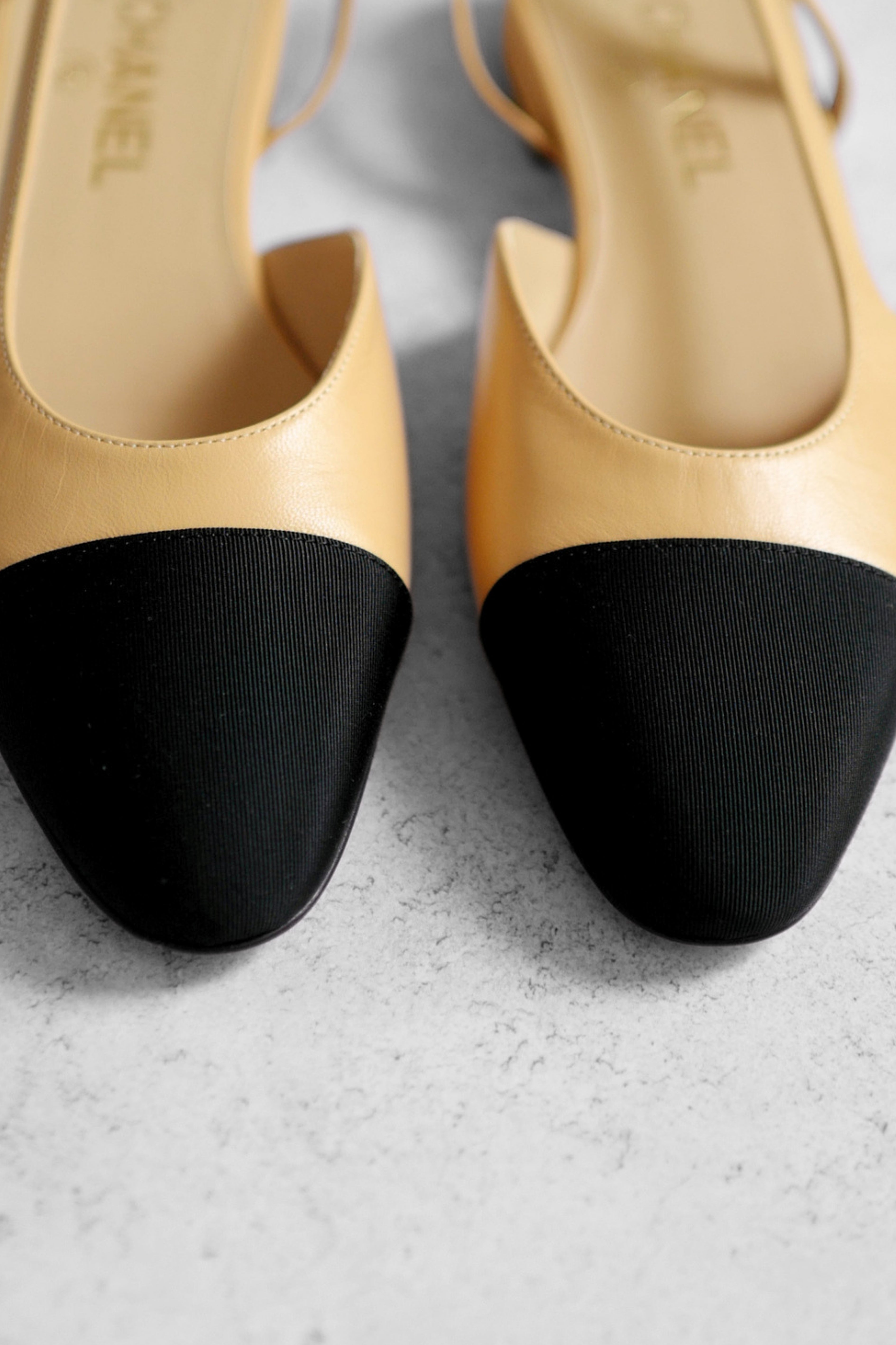 Chanel 26S Slingbacks Beige Black Goatskin Grosgrain Size 38